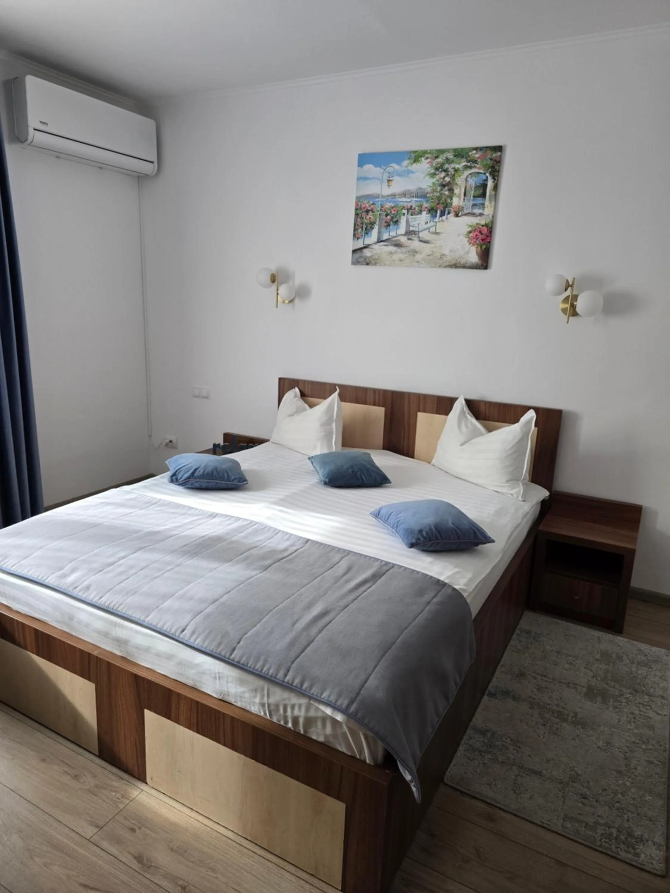 Bed in Pensiunea Transilvania