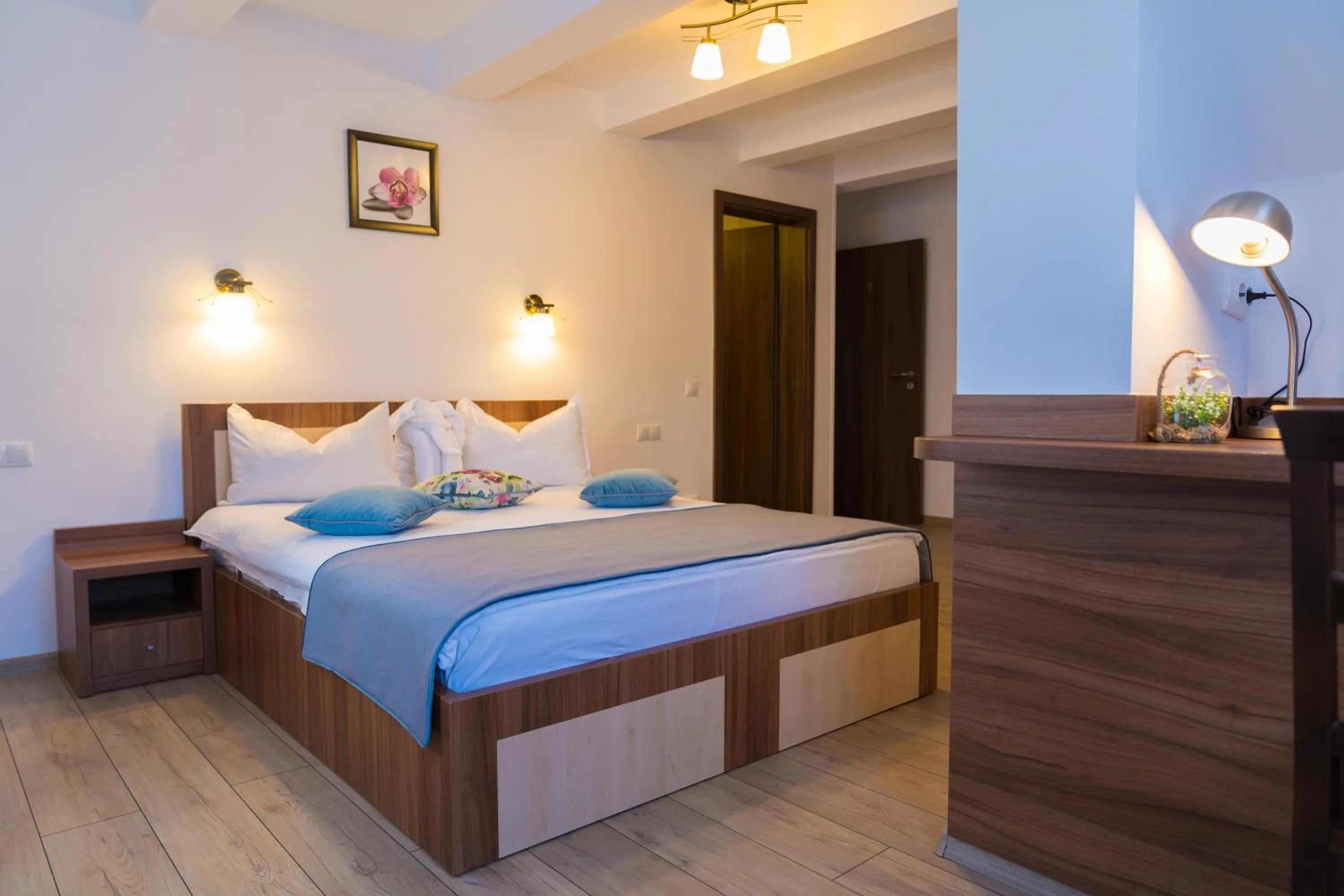 Bed in Pensiunea Transilvania