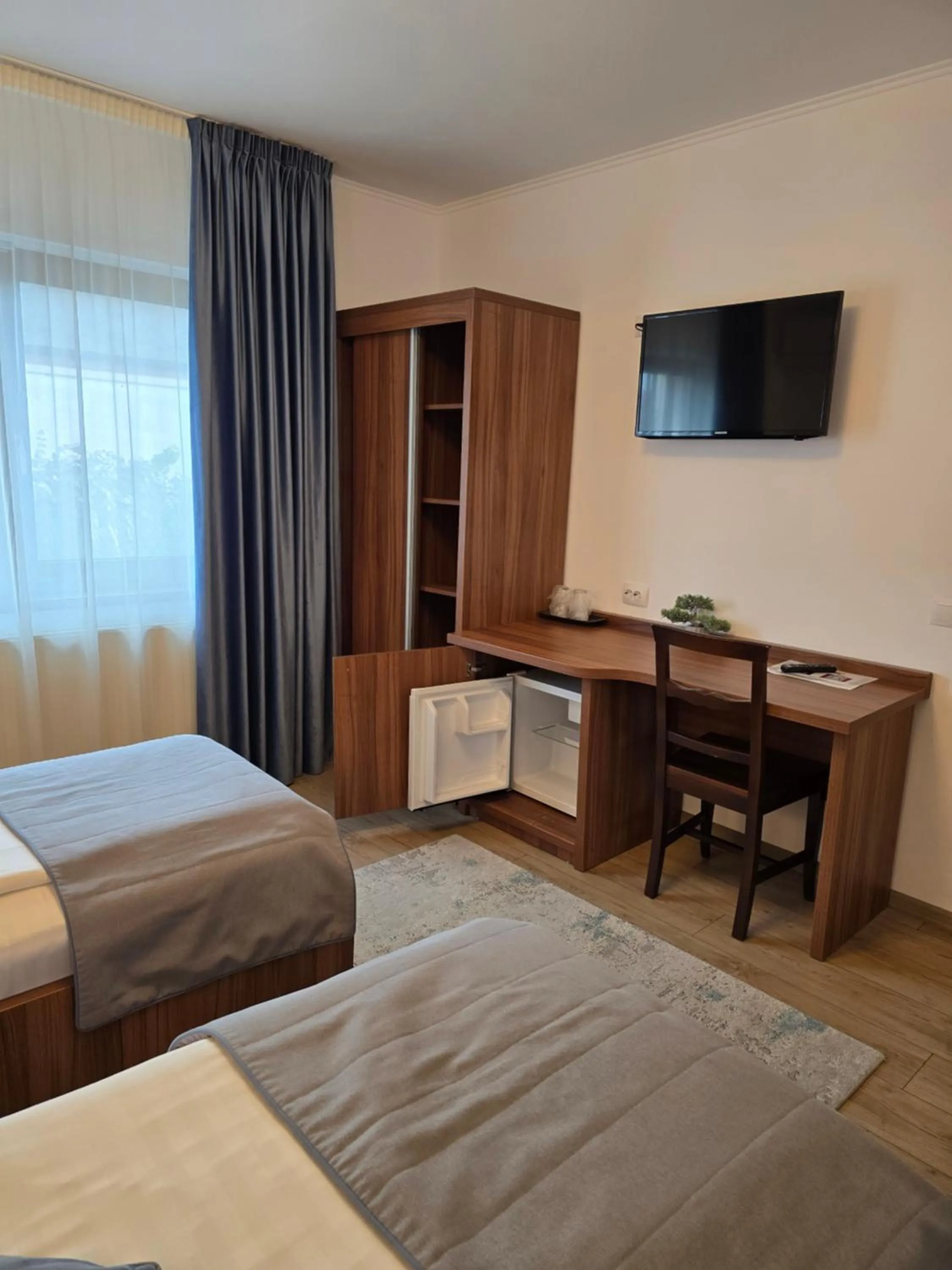 Bed in Pensiunea Transilvania