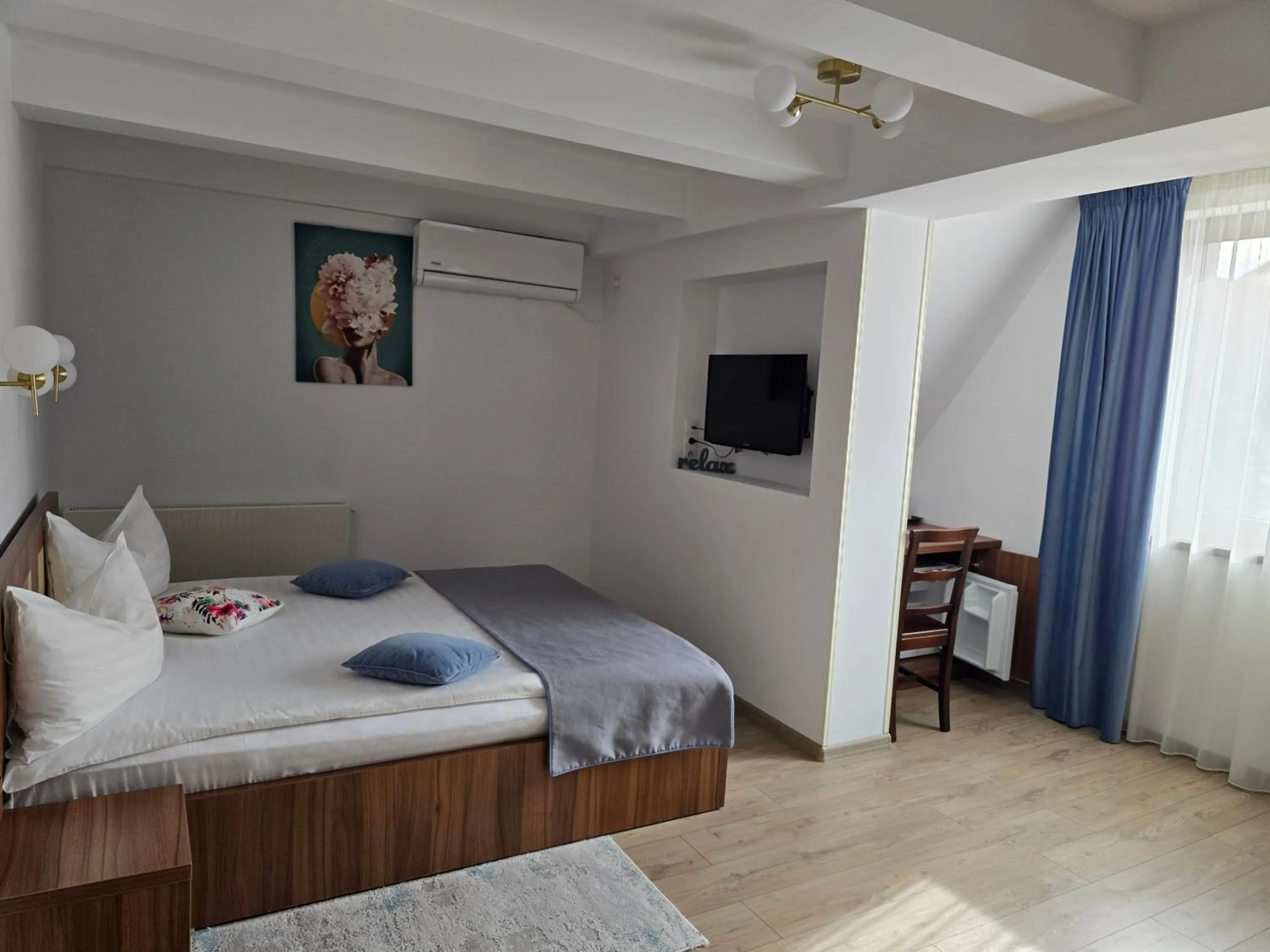 Bed in Pensiunea Transilvania