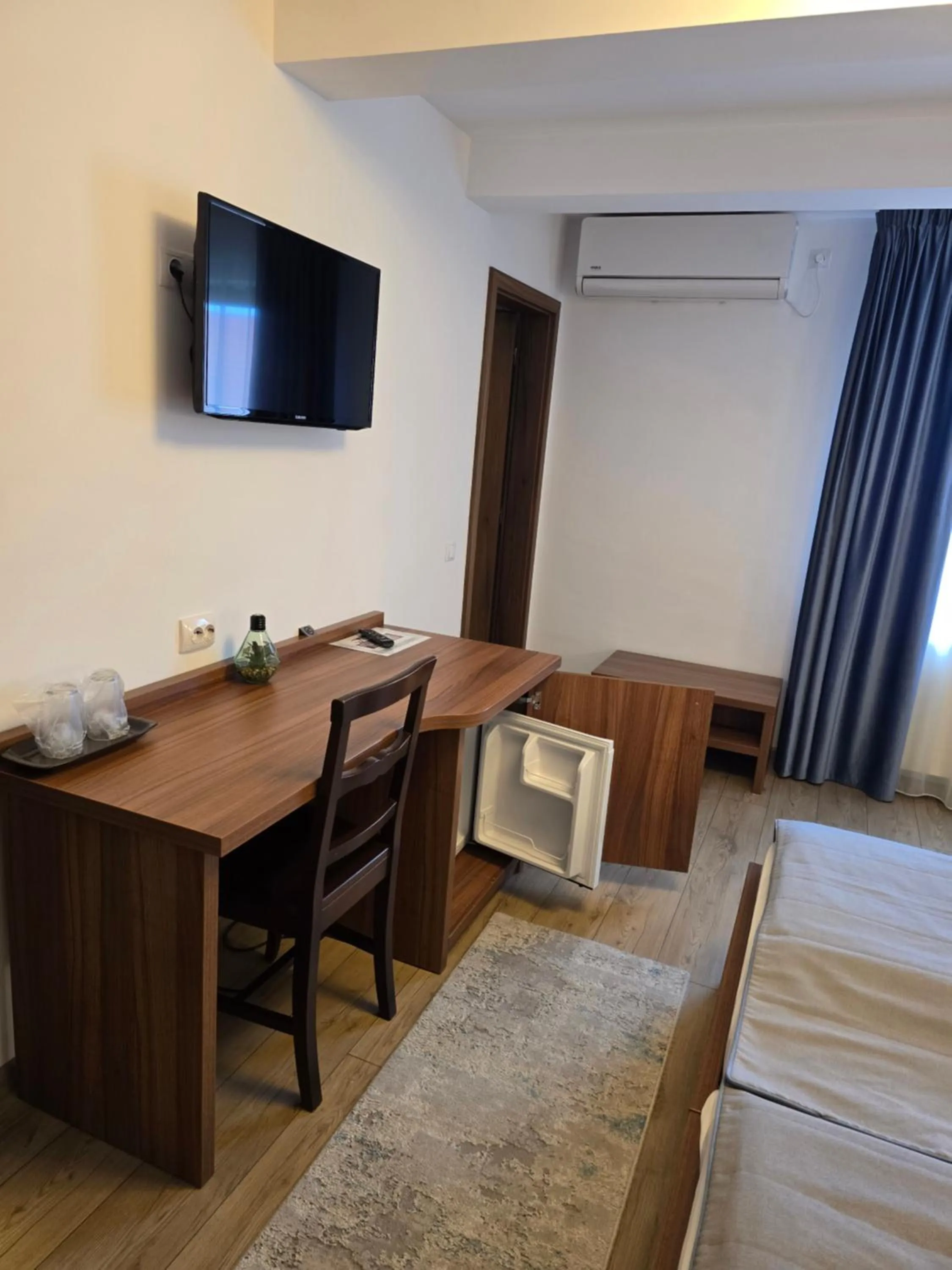 Bed in Pensiunea Transilvania