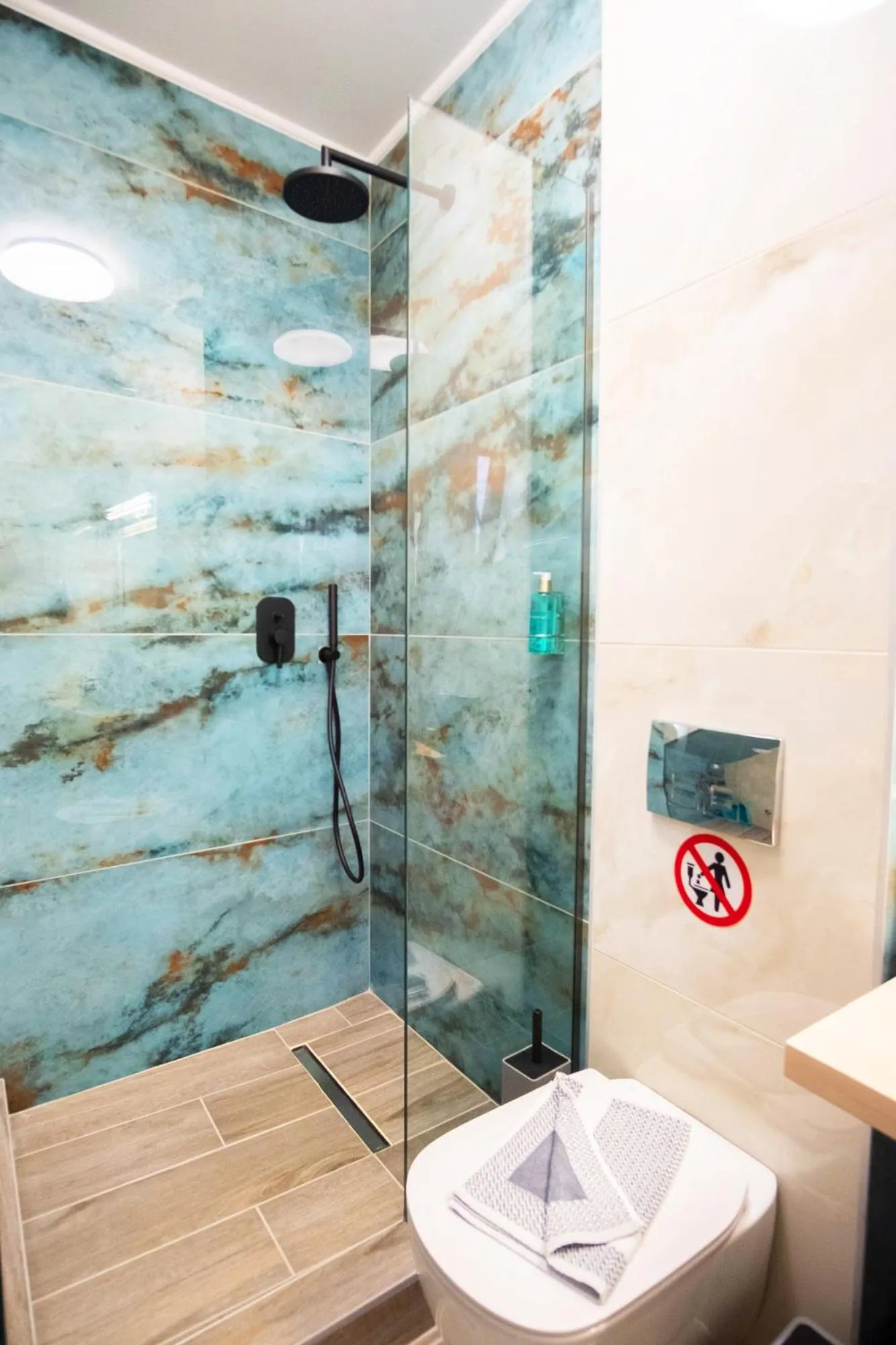 Serenity Luxe Suites