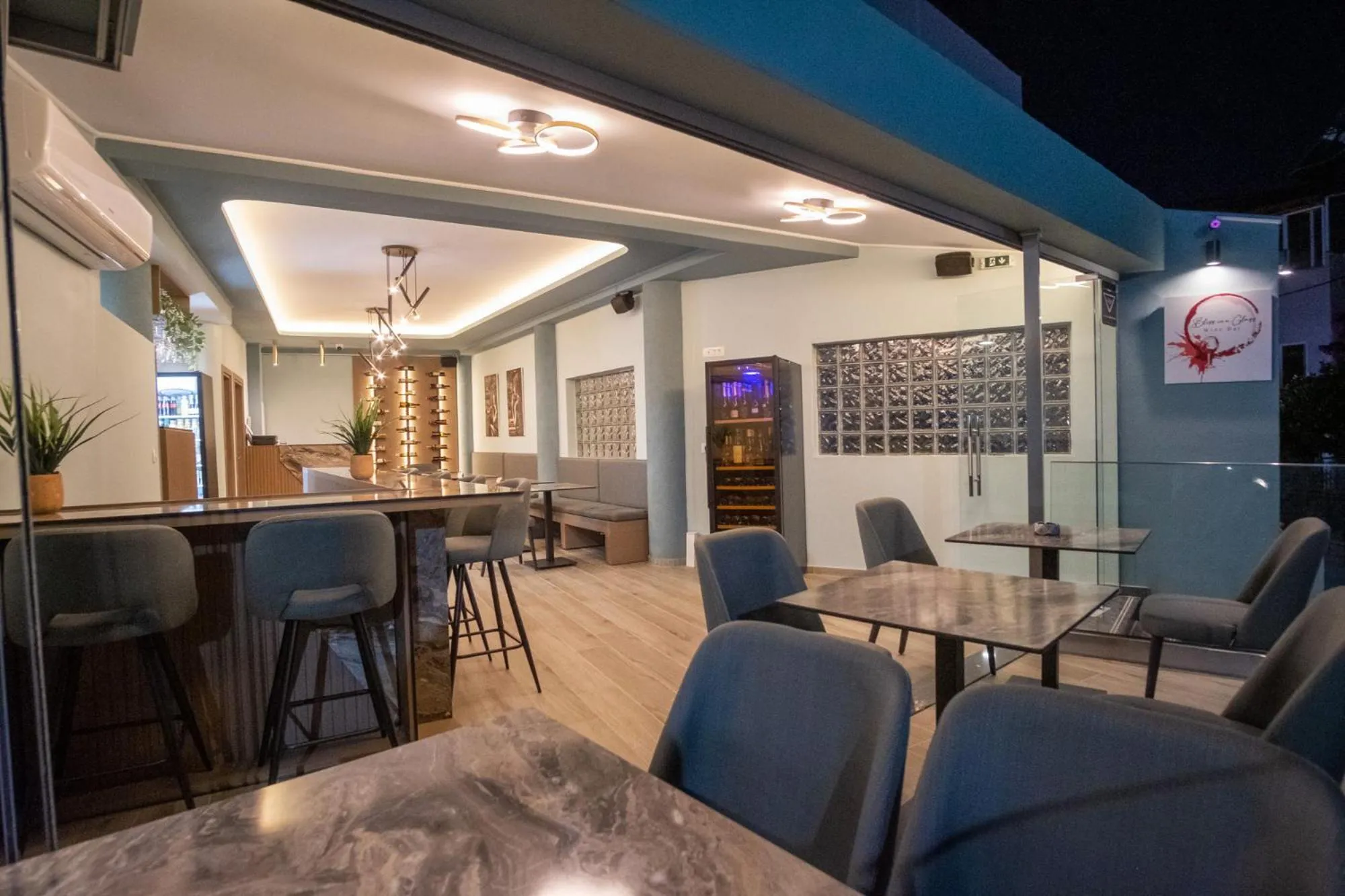 Lounge or bar in Serenity Luxe Suites