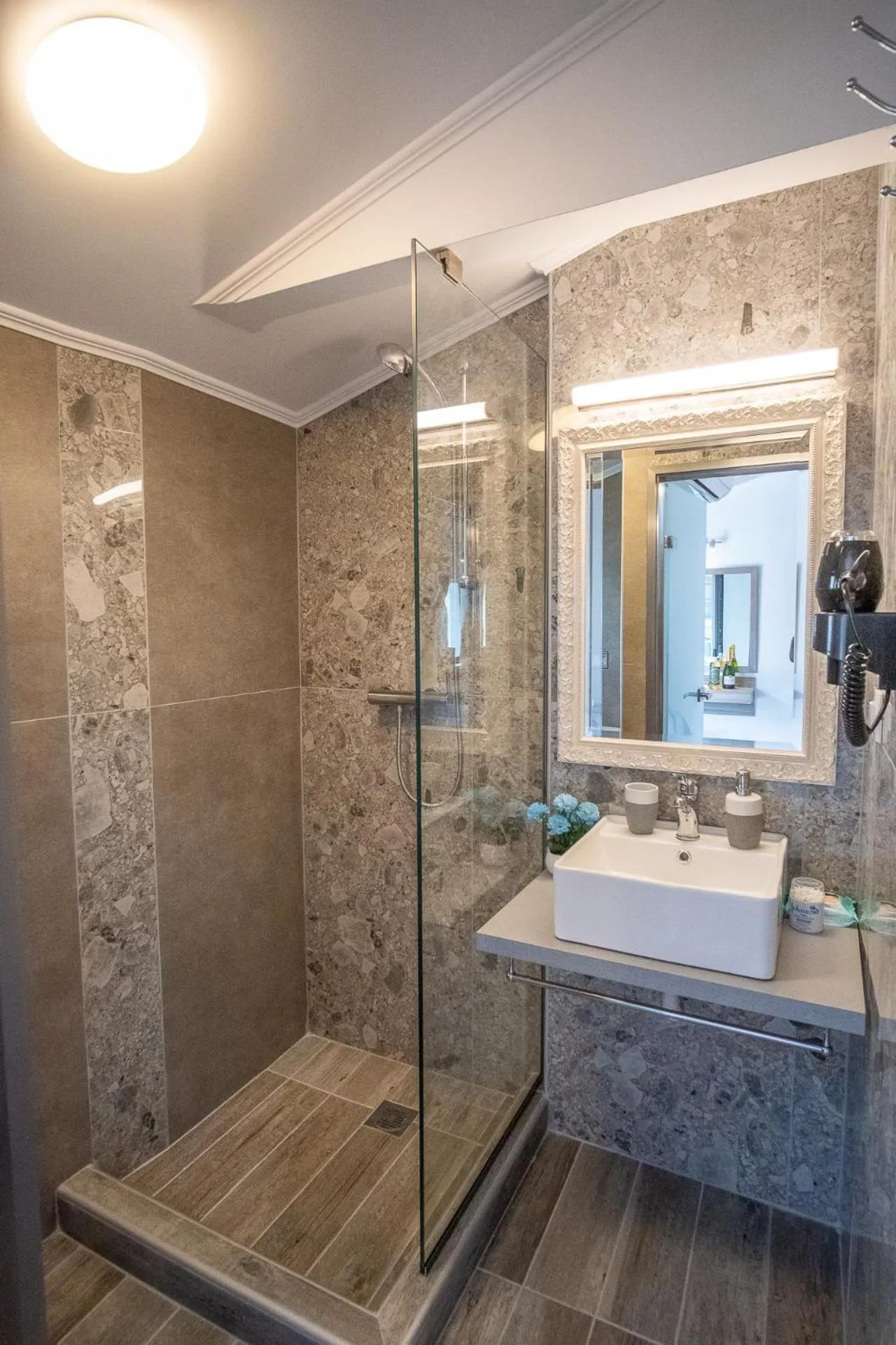 Serenity Luxe Suites