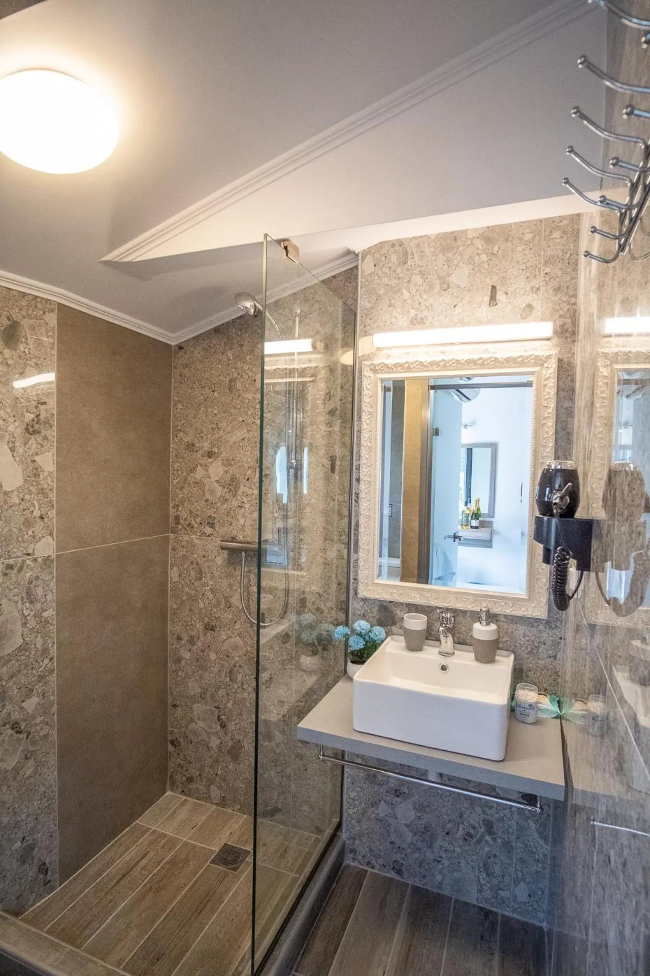 Serenity Luxe Suites