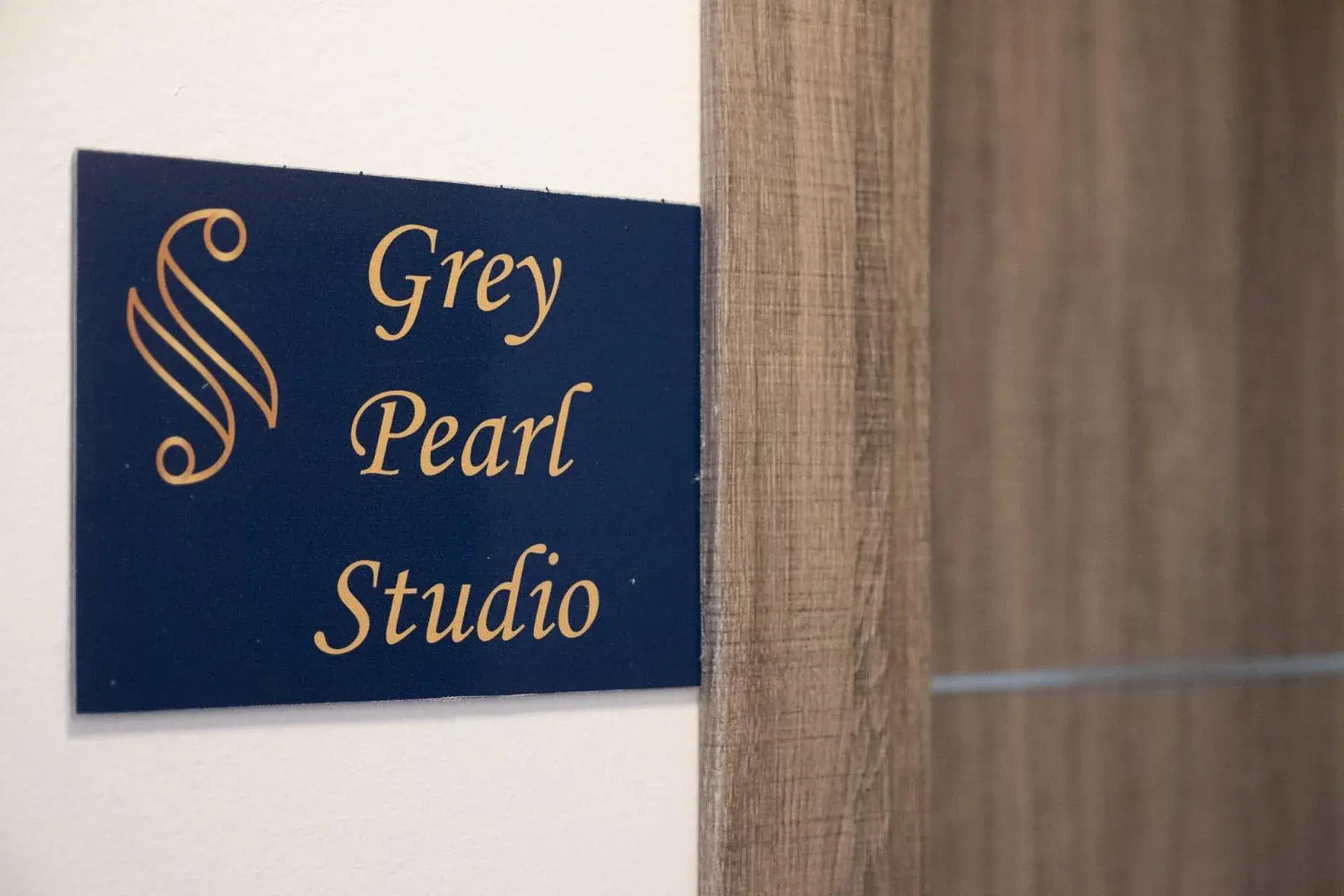 Small Double Room in Serenity Luxe Suites Small Double Room in Serenity Luxe Suites