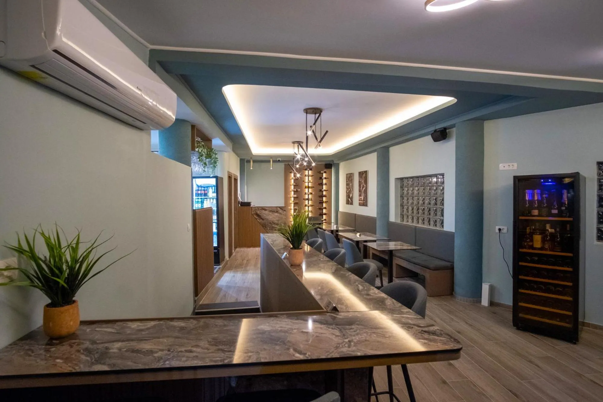 Lounge or bar in Serenity Luxe Suites