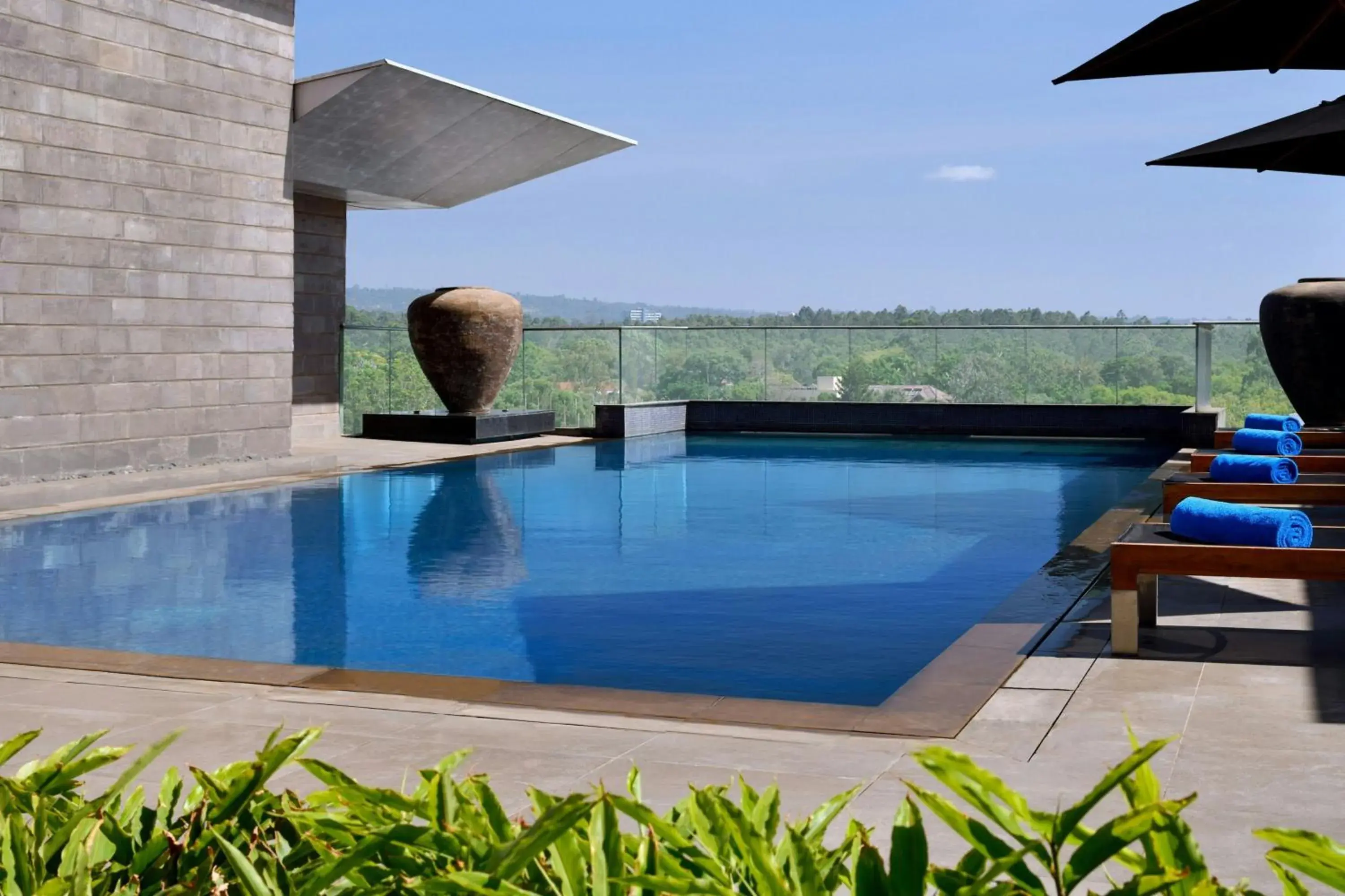 Swimming pool in Sankara Nairobi, Autograph Collection Swimming pool in Sankara Nairobi, Autograph Collection