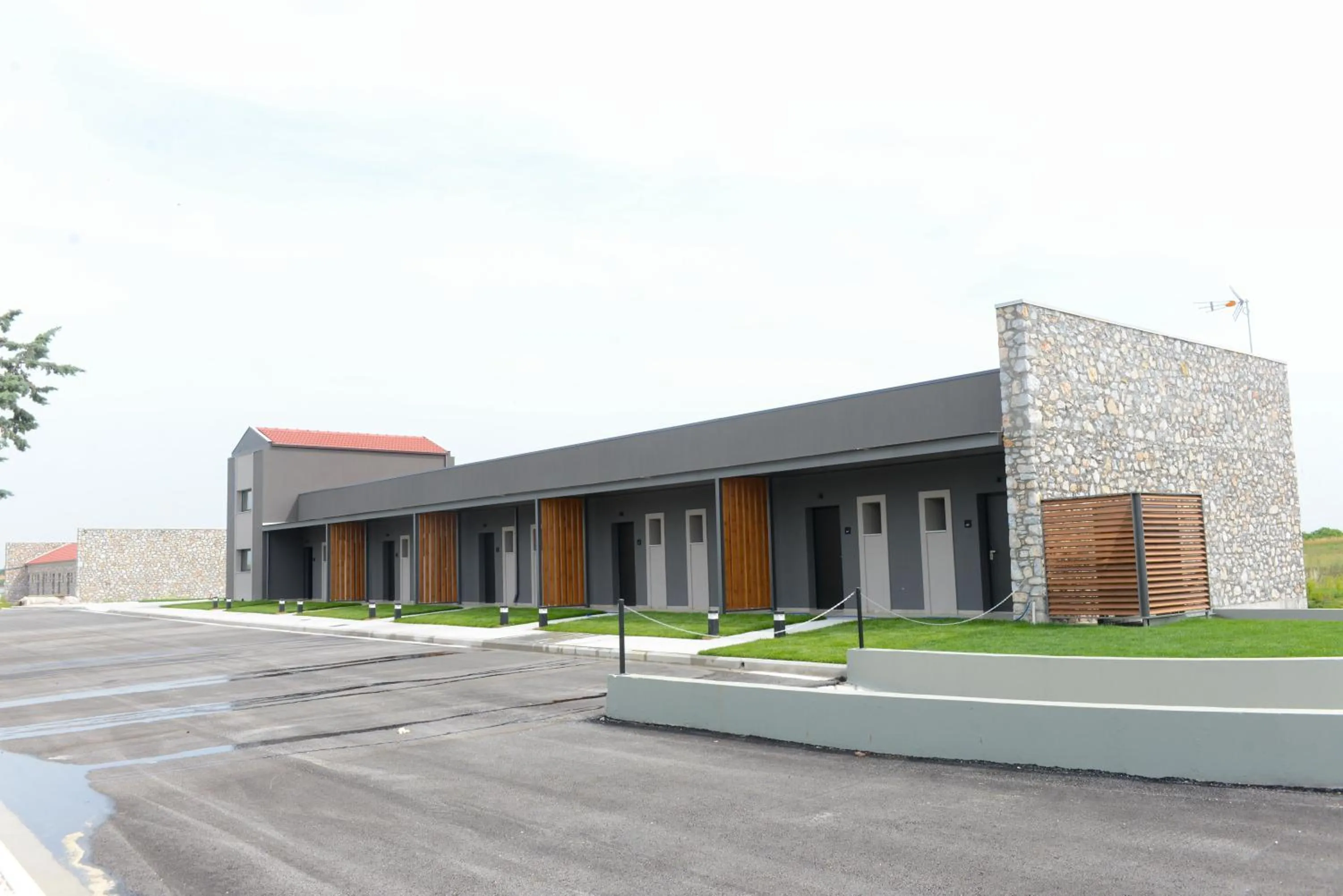 Comfort Suites & Rooms