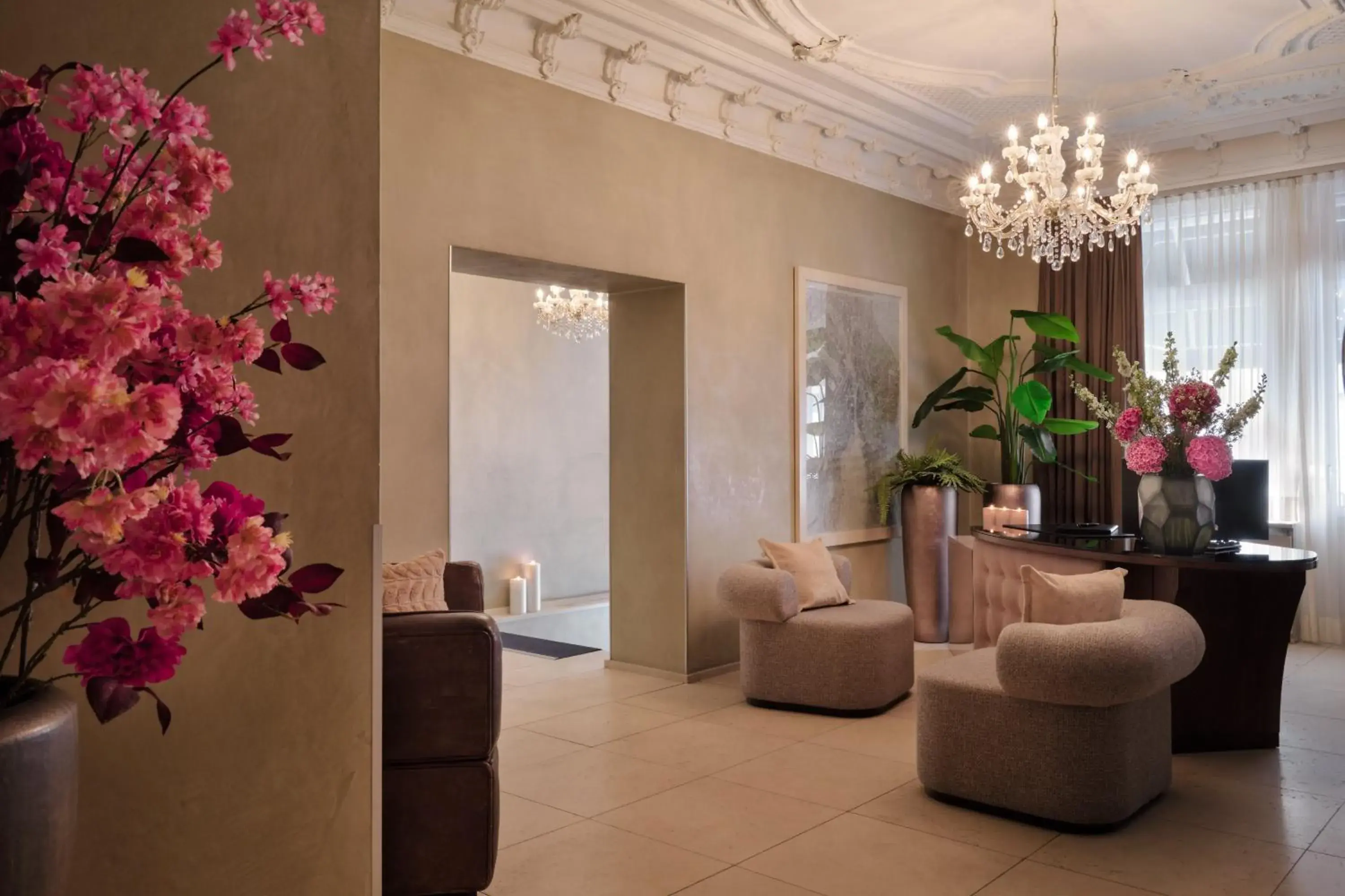 Lobby or reception in Hotel Alden Splügenschloss Zürich - Leonardo Limited Edition Lobby or reception in Hotel Alden Splügenschloss Zürich - Leonardo Limited Edition