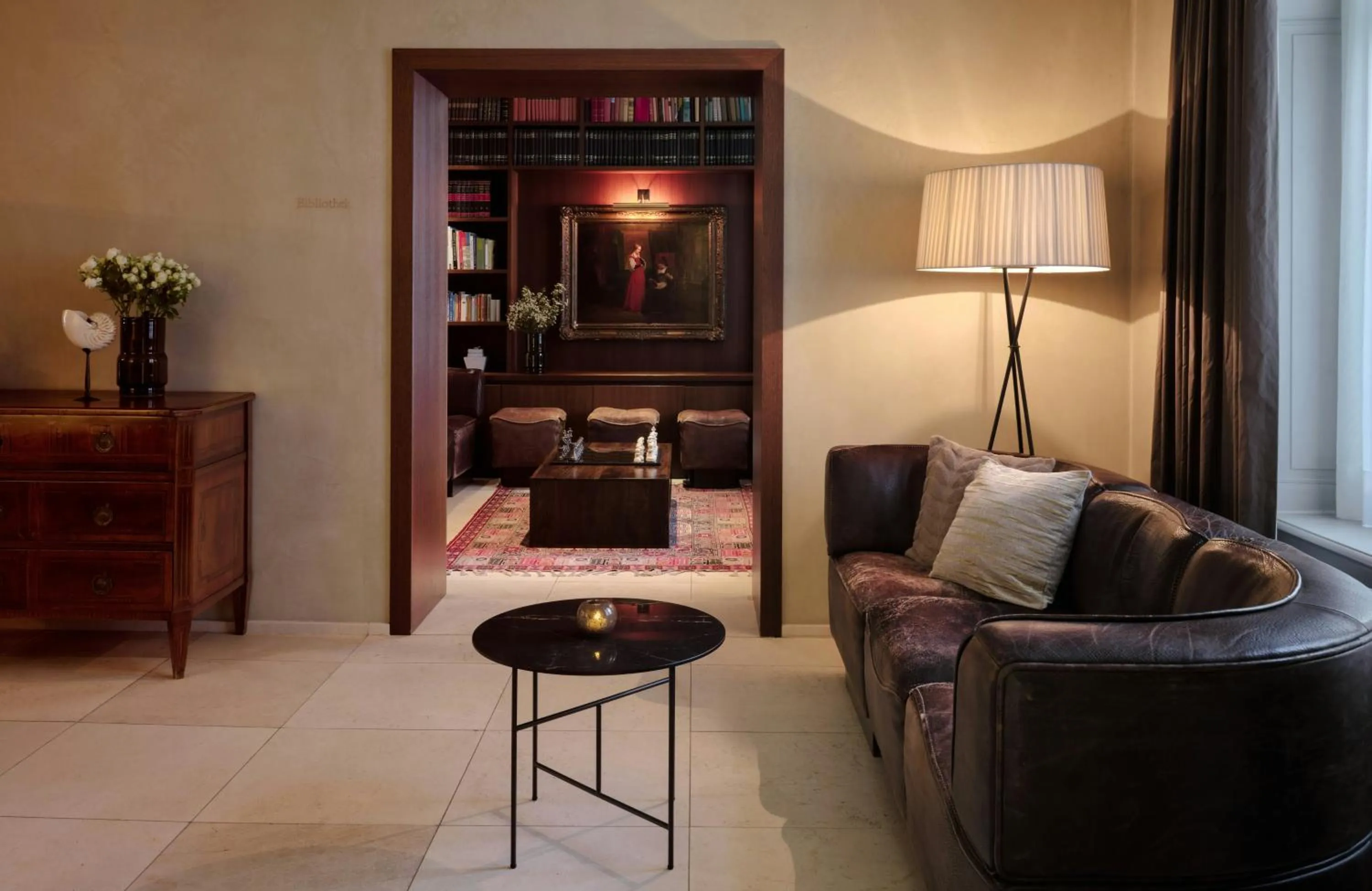 Library in Hotel Alden Splügenschloss Zürich - Leonardo Limited Edition