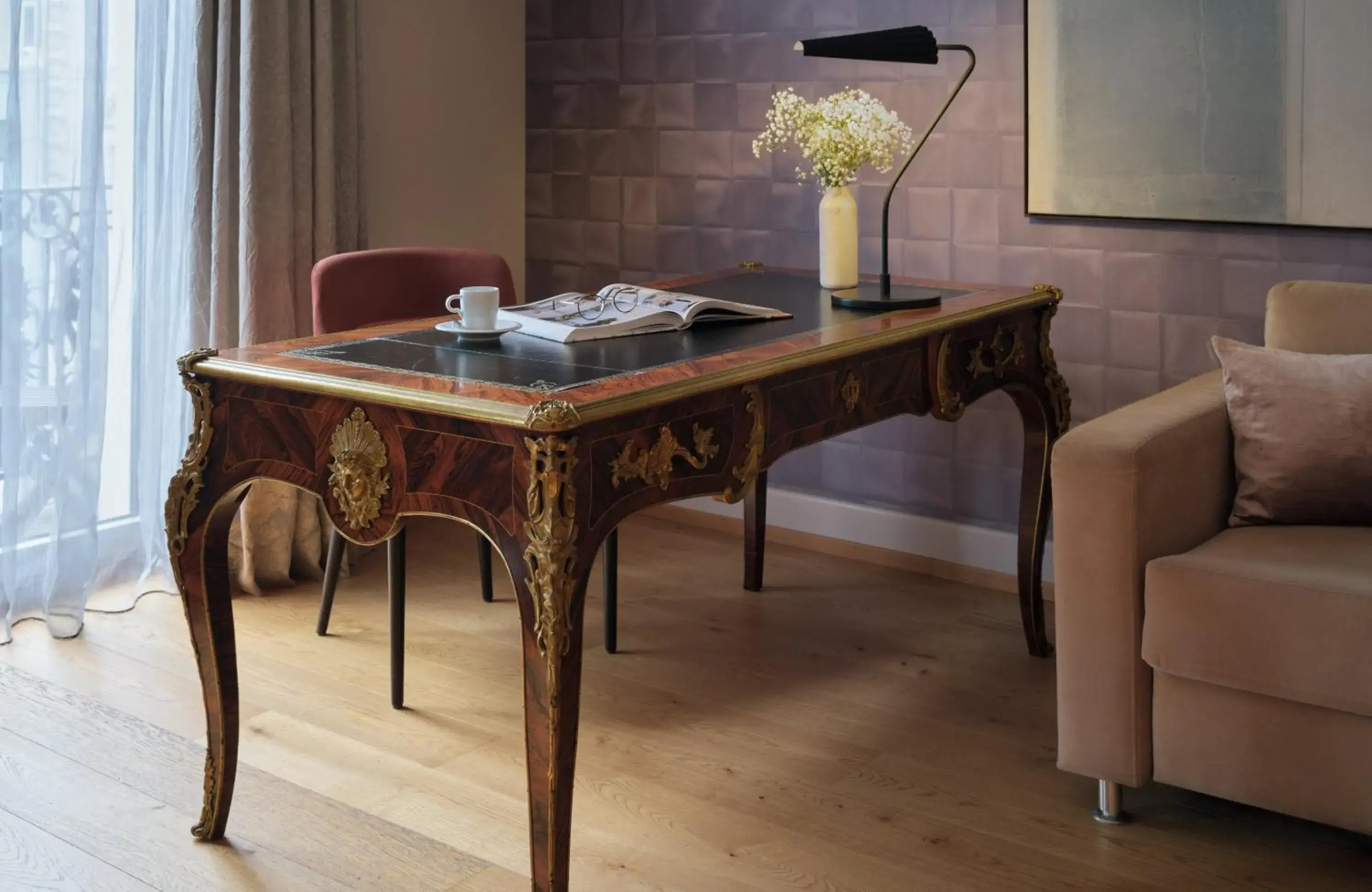 Photo of the whole room in Hotel Alden Splügenschloss Zürich - Leonardo Limited Edition Photo of the whole room in Hotel Alden Splügenschloss Zürich - Leonardo Limited Edition