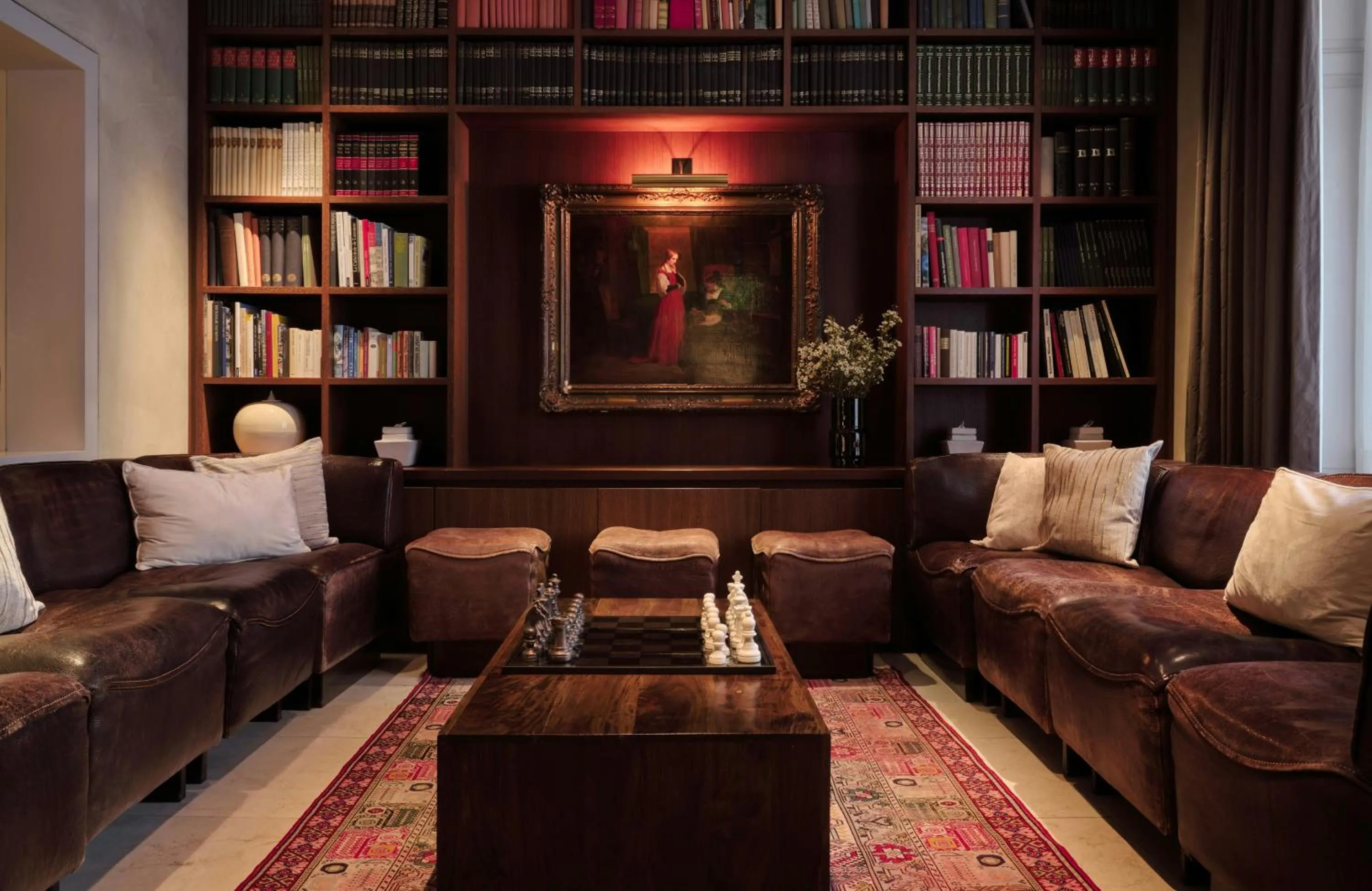 Library in Hotel Alden Splügenschloss Zürich - Leonardo Limited Edition