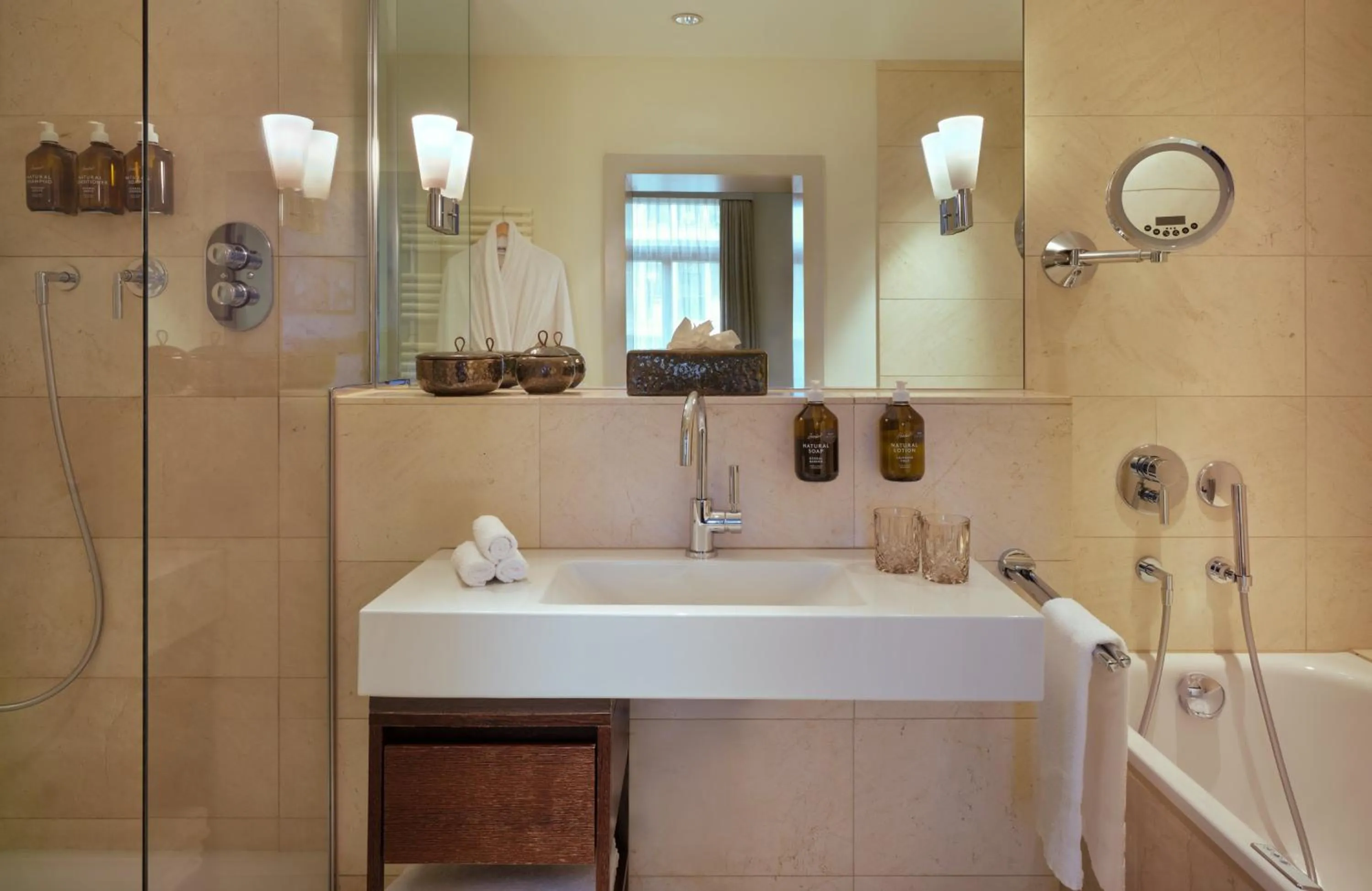 Bathroom in Hotel Alden Splügenschloss Zürich - Leonardo Limited Edition