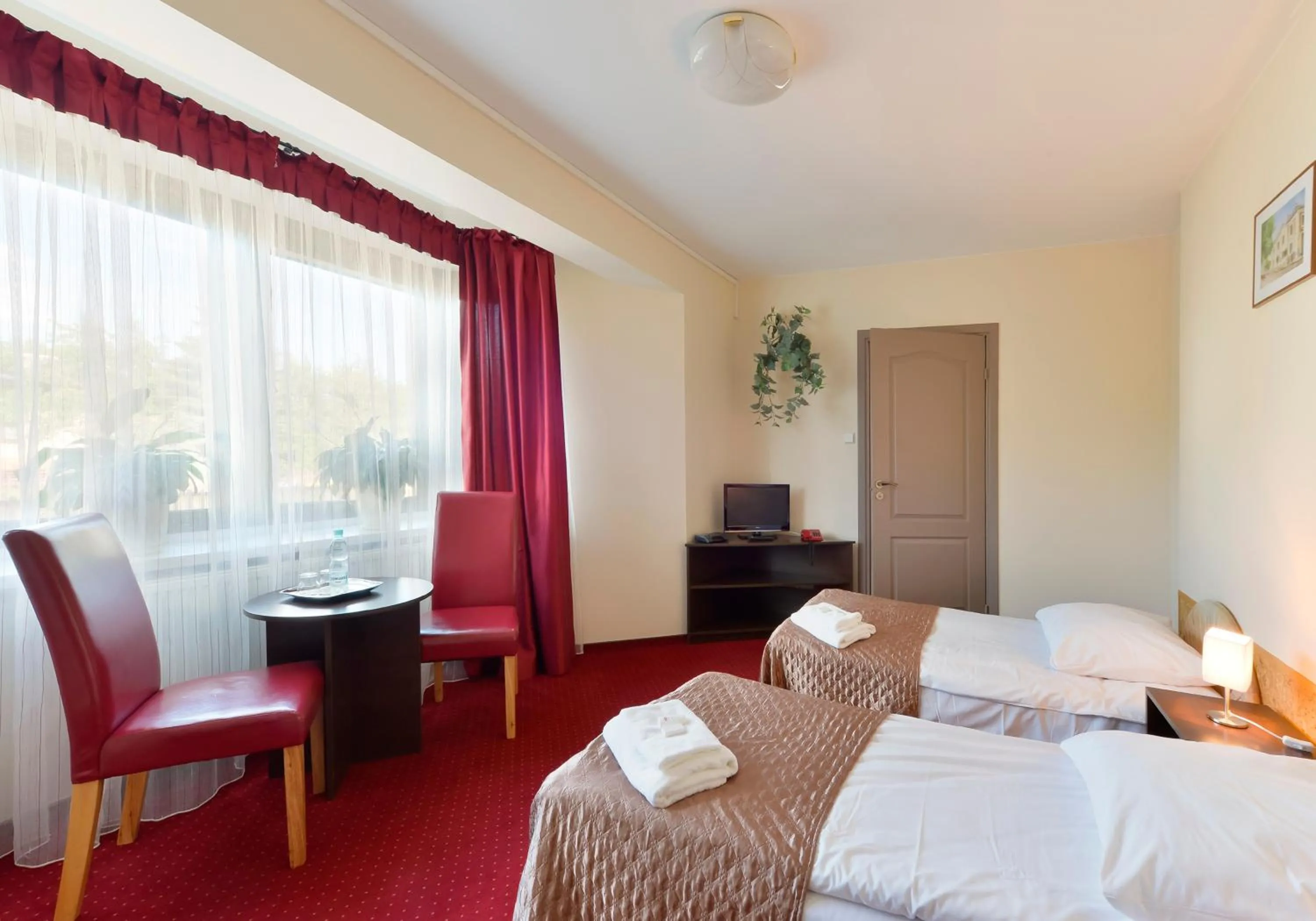 Staff, Bed in Harmonia