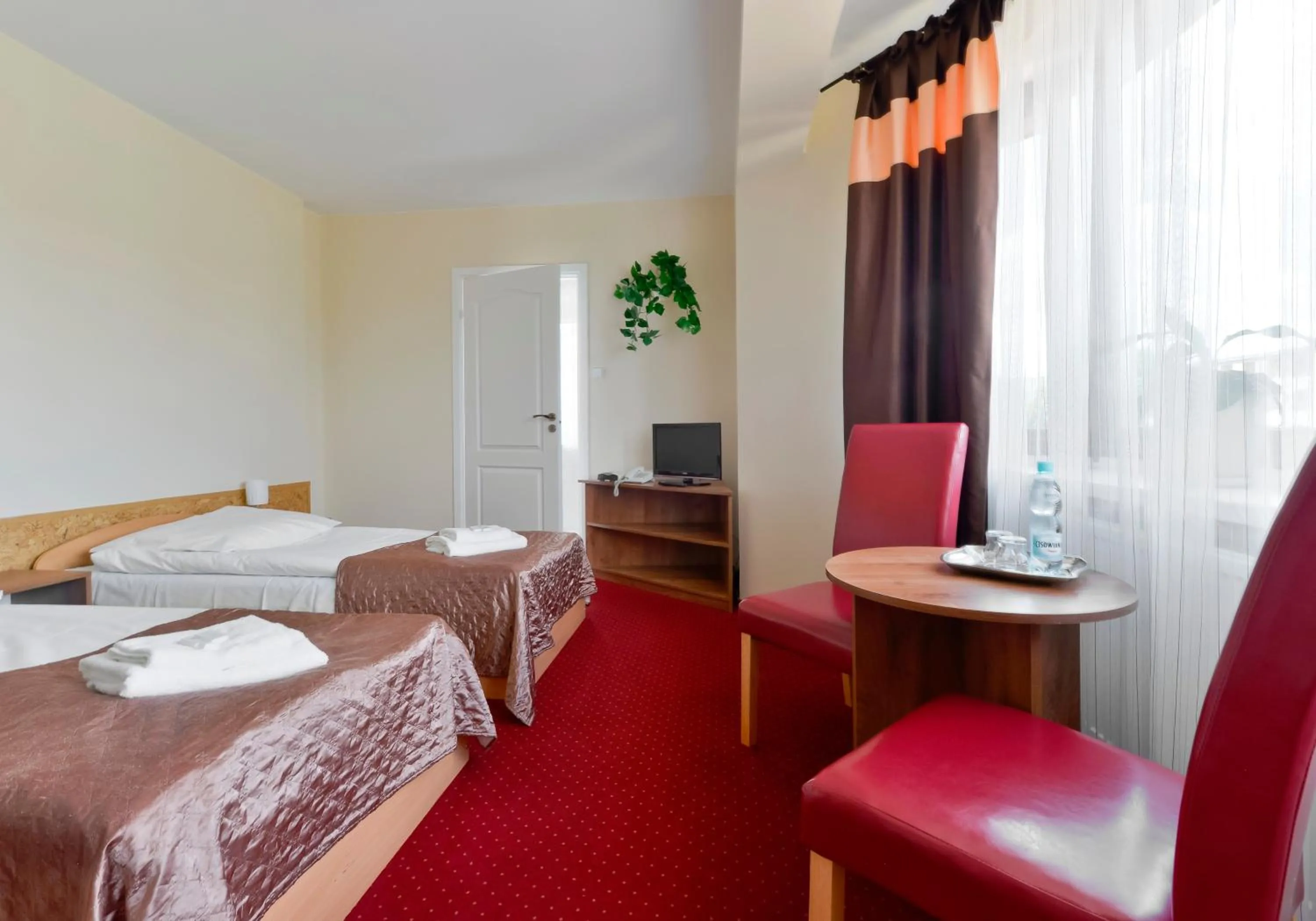 Shower, Bed in Harmonia