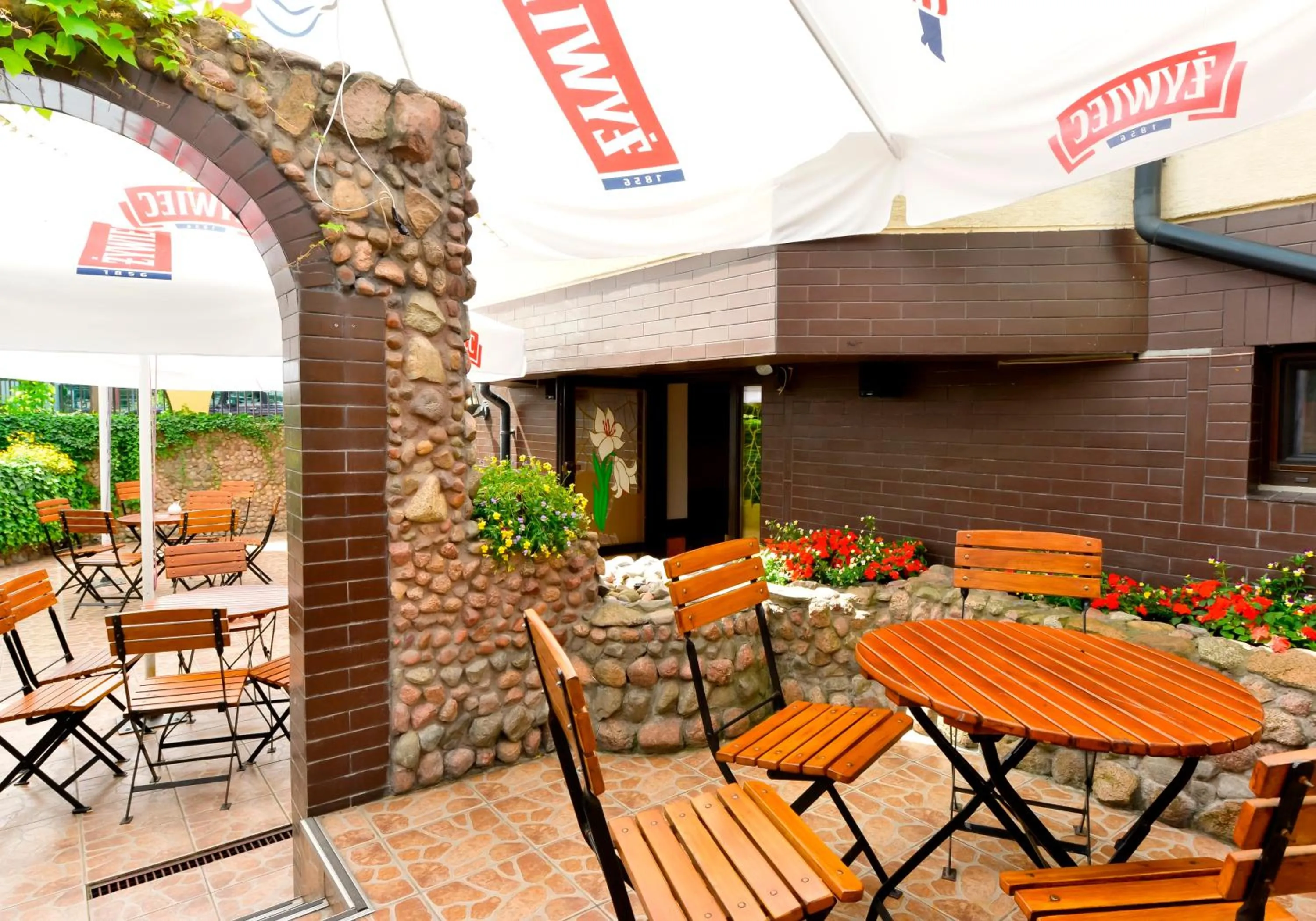 Restaurant/places to eat in Harmonia