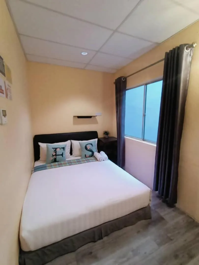 Bed in Loft Pals Urbanstay Lodge, Kapit