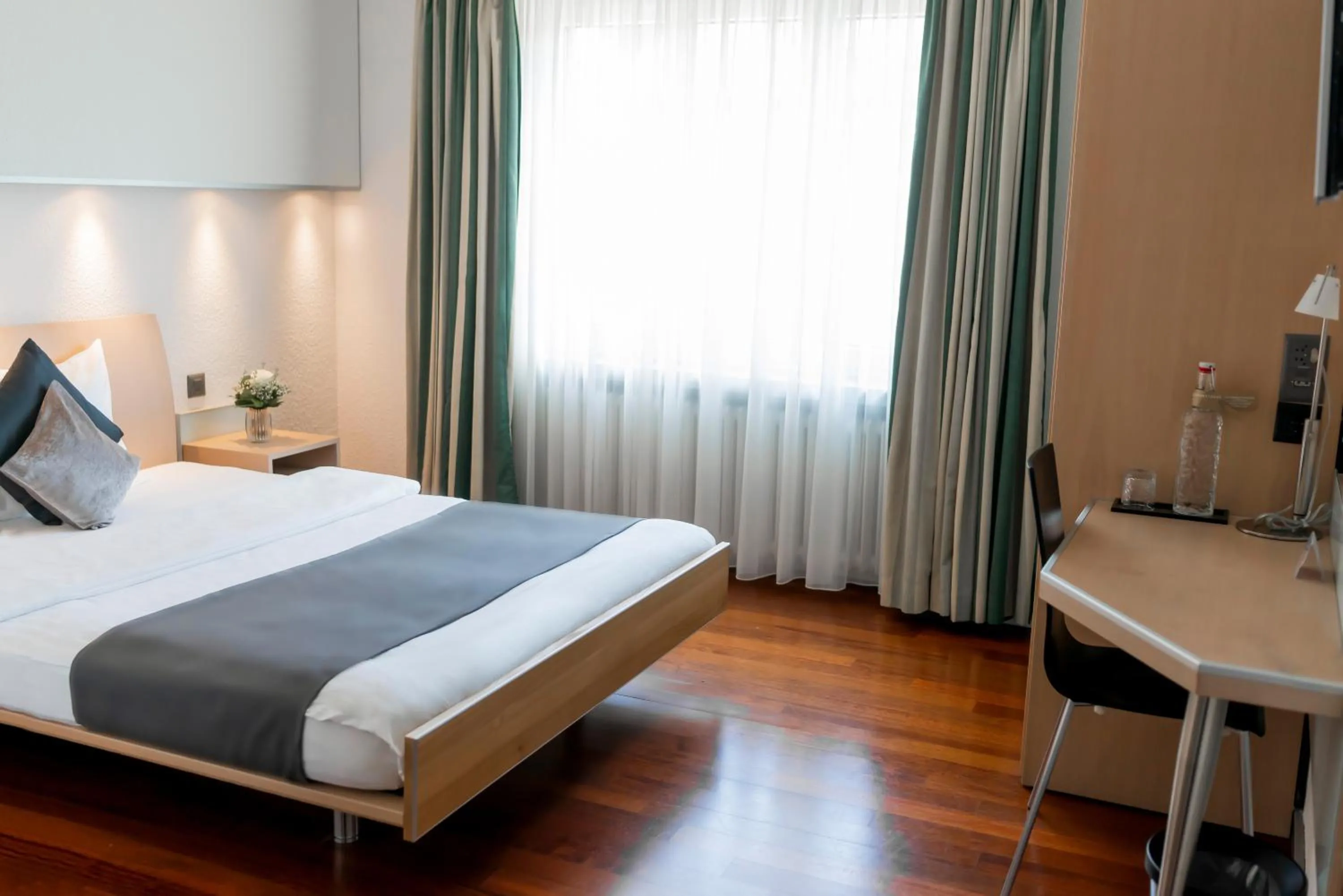 Bed in Hotel Krone Unterstrass