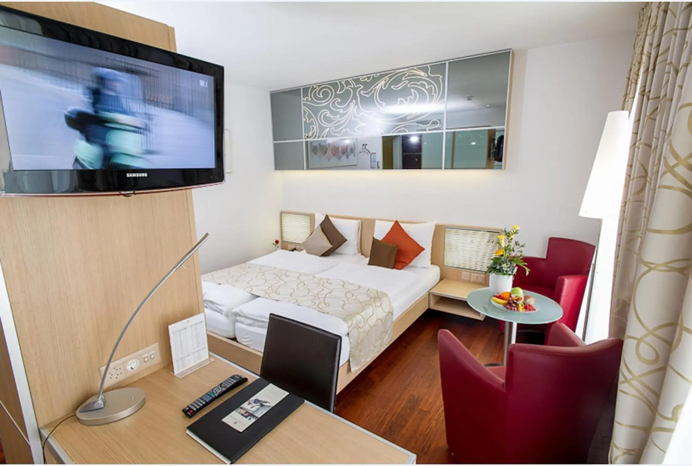 Coffee/tea facilities, Bed in Hotel Krone Unterstrass Coffee/tea facilities, Bed in Hotel Krone Unterstrass