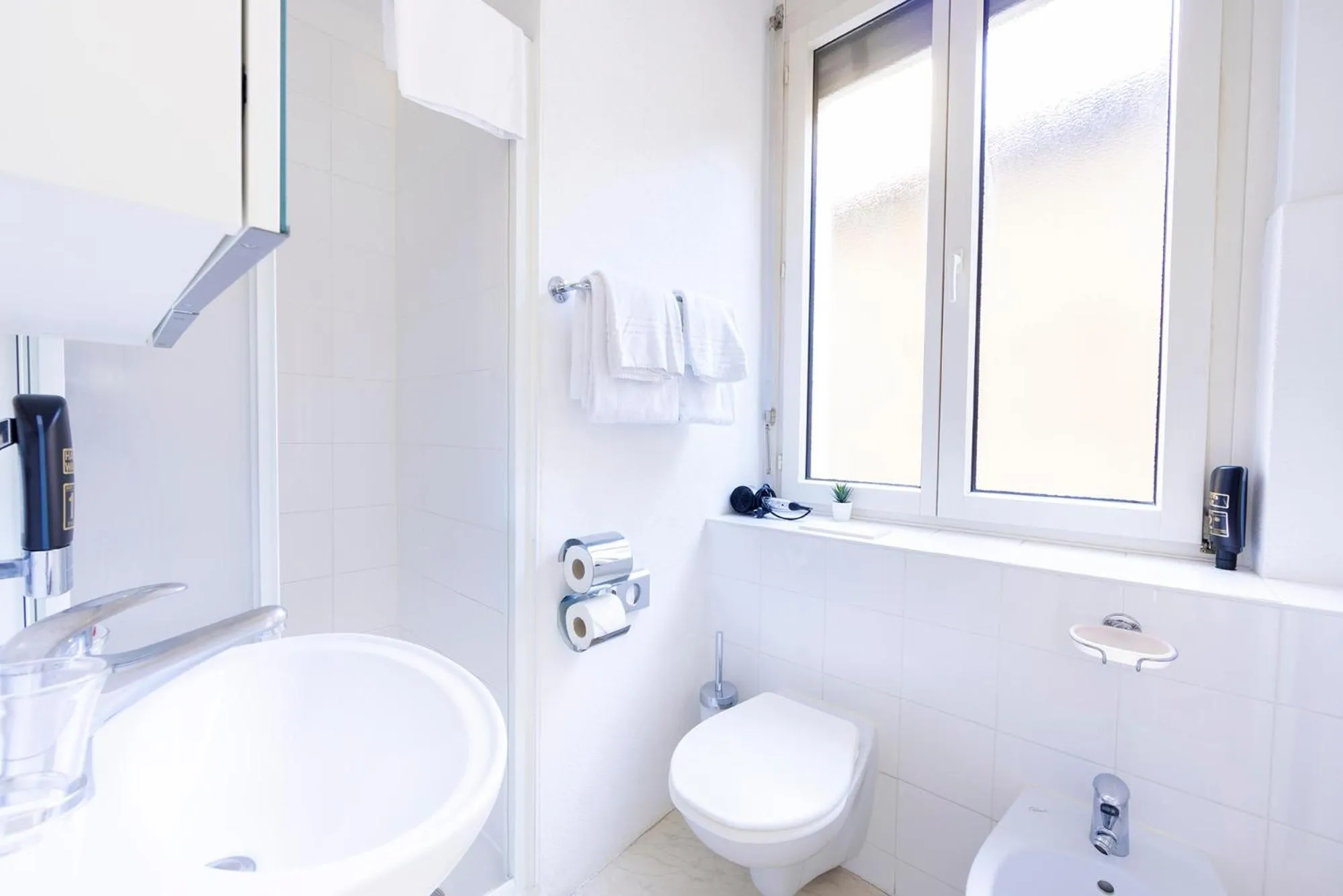 Shower in Hotel San Carlo