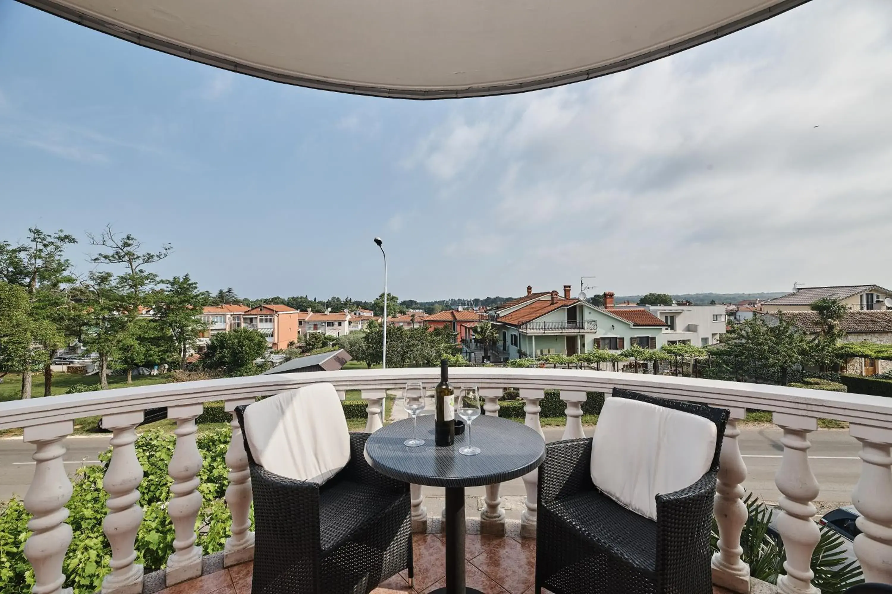 APARTMENT CAR UMAG 3 APARTMENT CAR UMAG 3