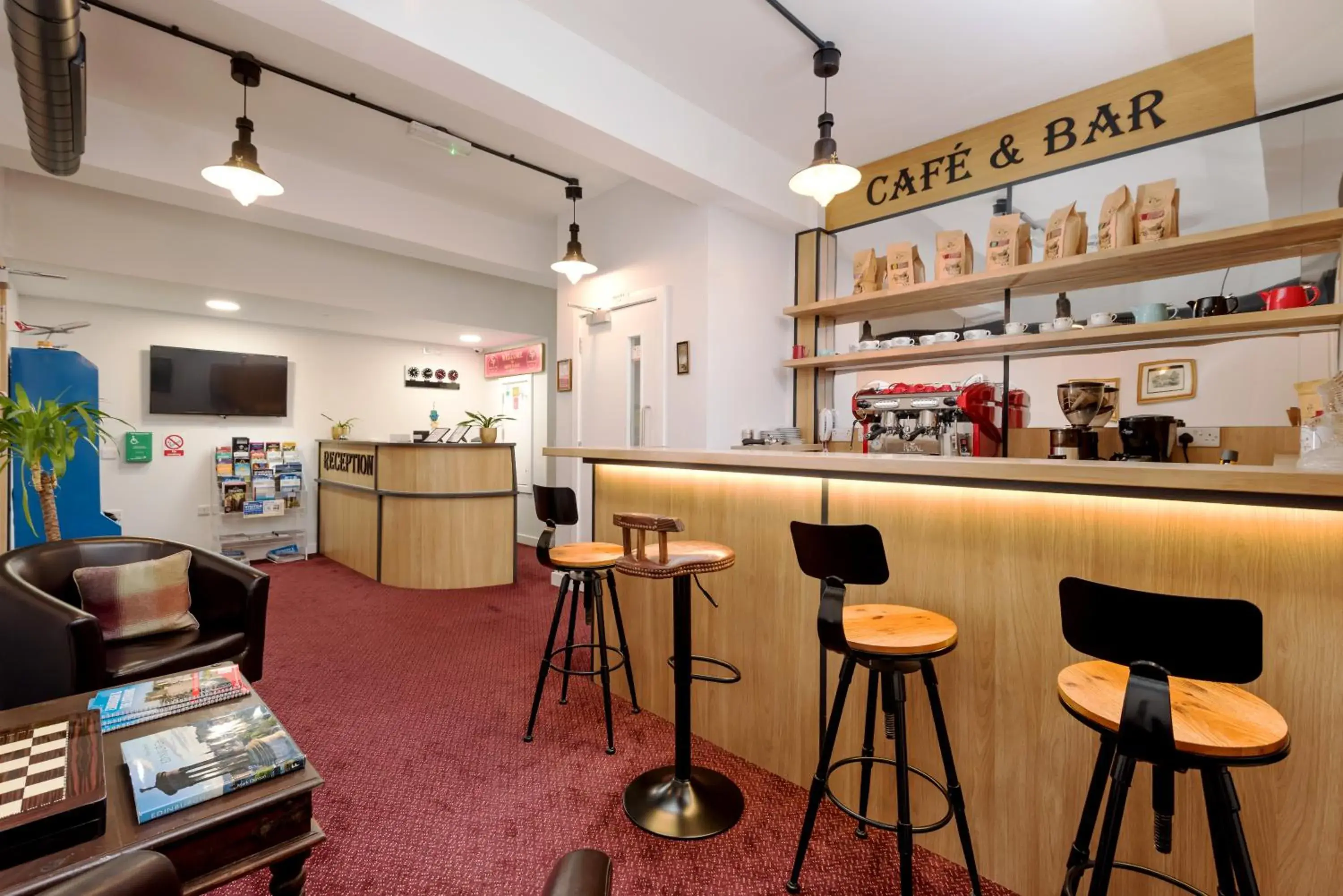 SMITH PLACE HOTEL SMITH PLACE HOTEL