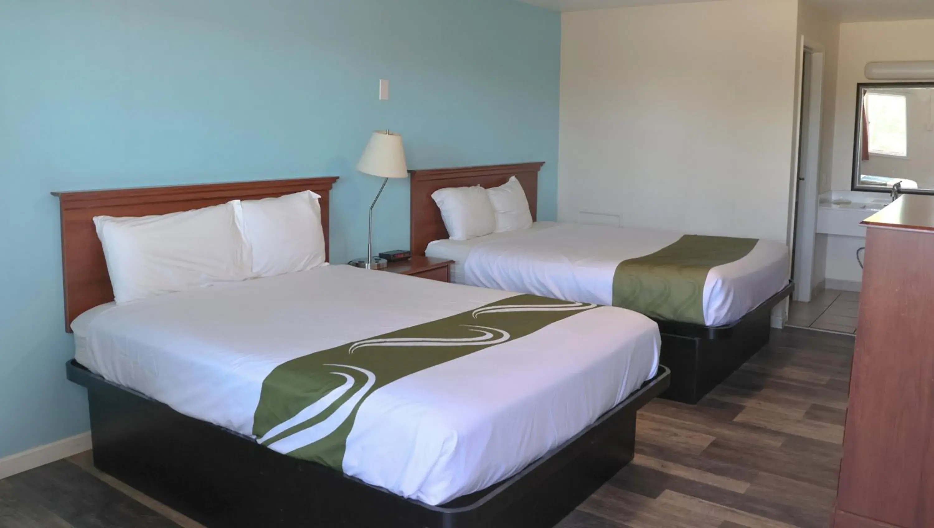 Photo of the whole room, Bed in Chippewa Motel Mount Pleasant Photo of the whole room, Bed in Chippewa Motel Mount Pleasant