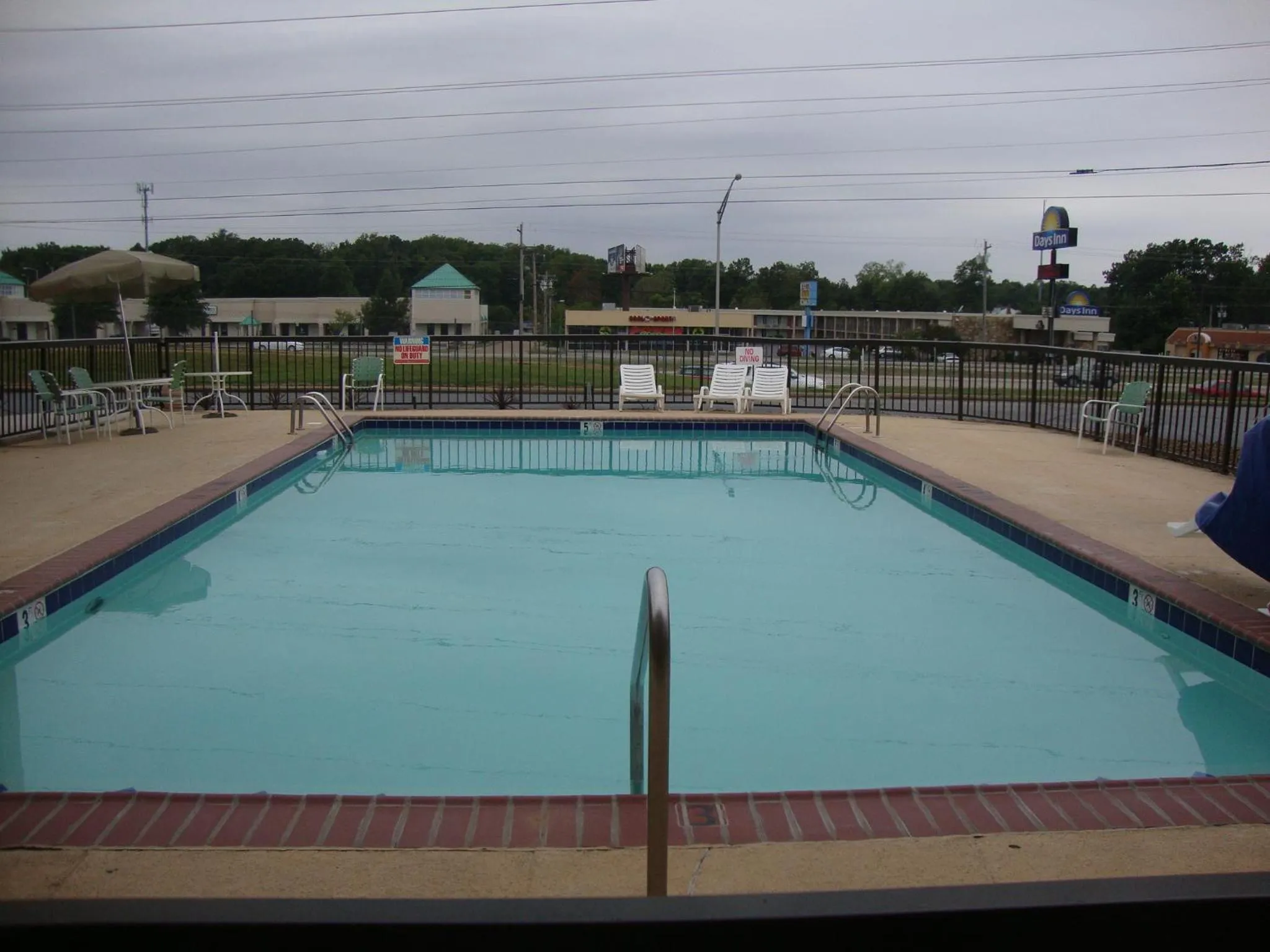 Swimming pool in Econo Lodge Inn & Suites Jackson Northwest