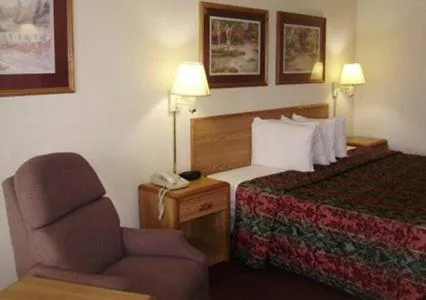 Photo of the whole room, Bed in Econo Lodge Inn & Suites Jackson Northwest