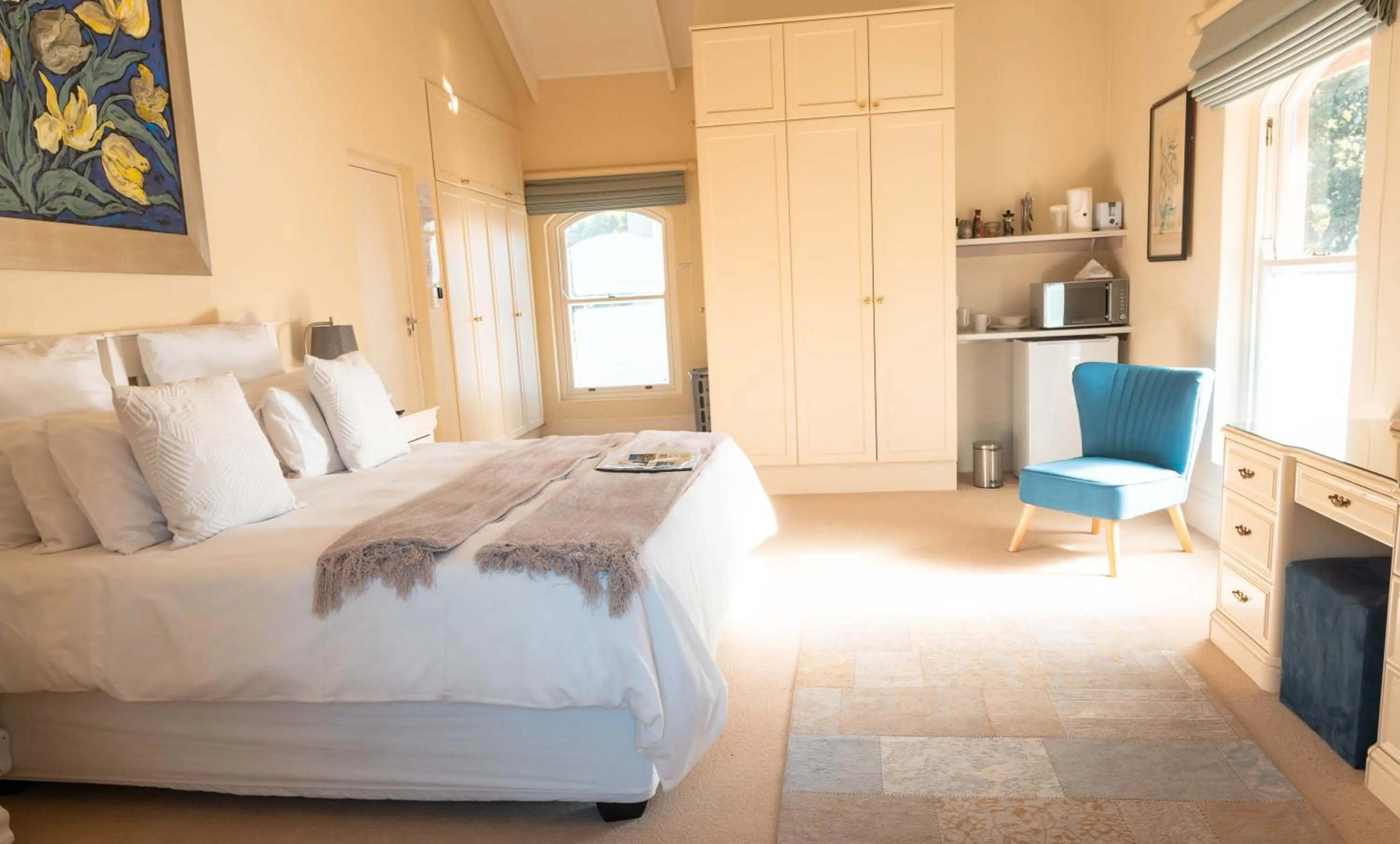 Photo of the whole room, Bed in Rustic Manor Guest House