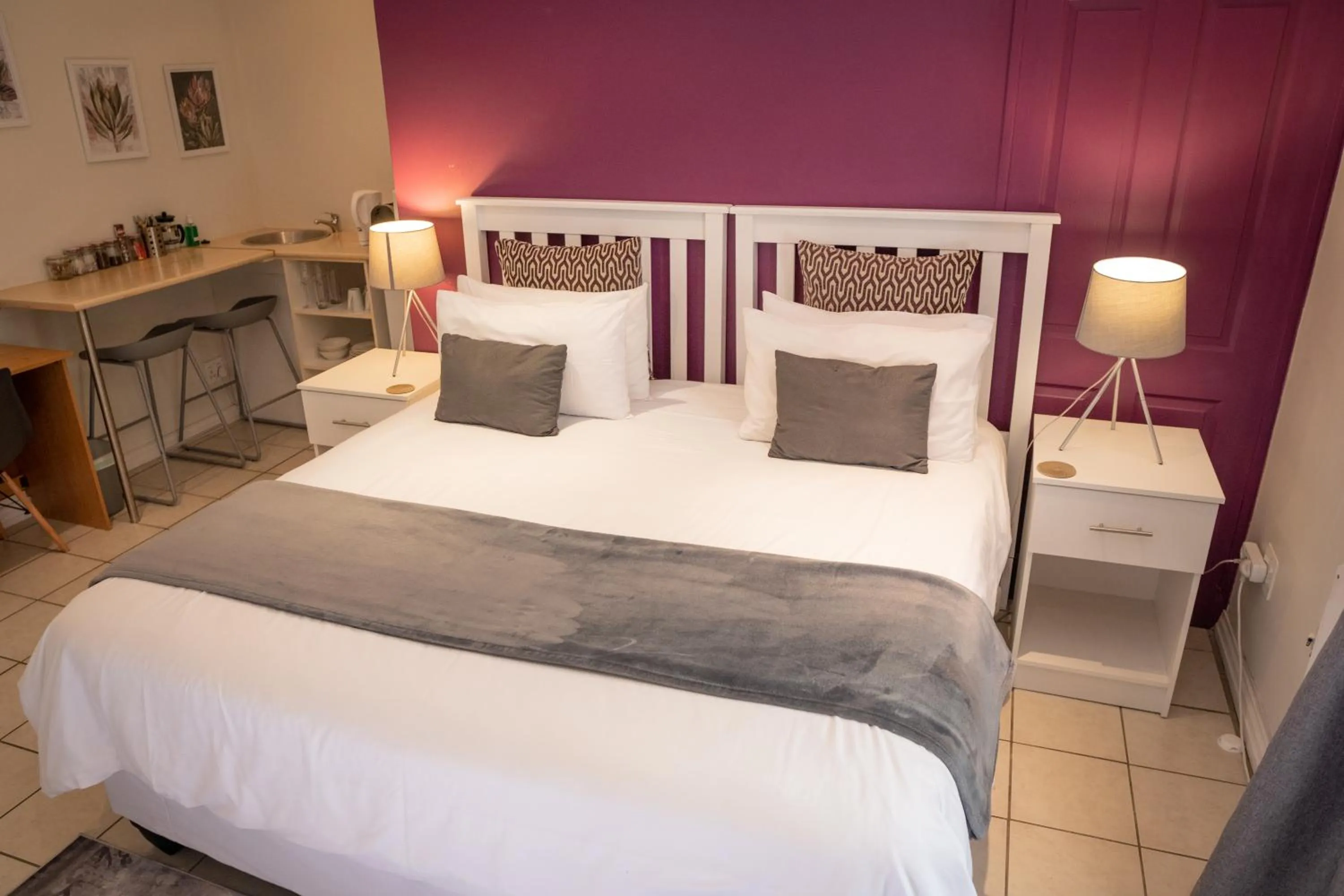 Photo of the whole room, Bed in Rustic Manor Guest House