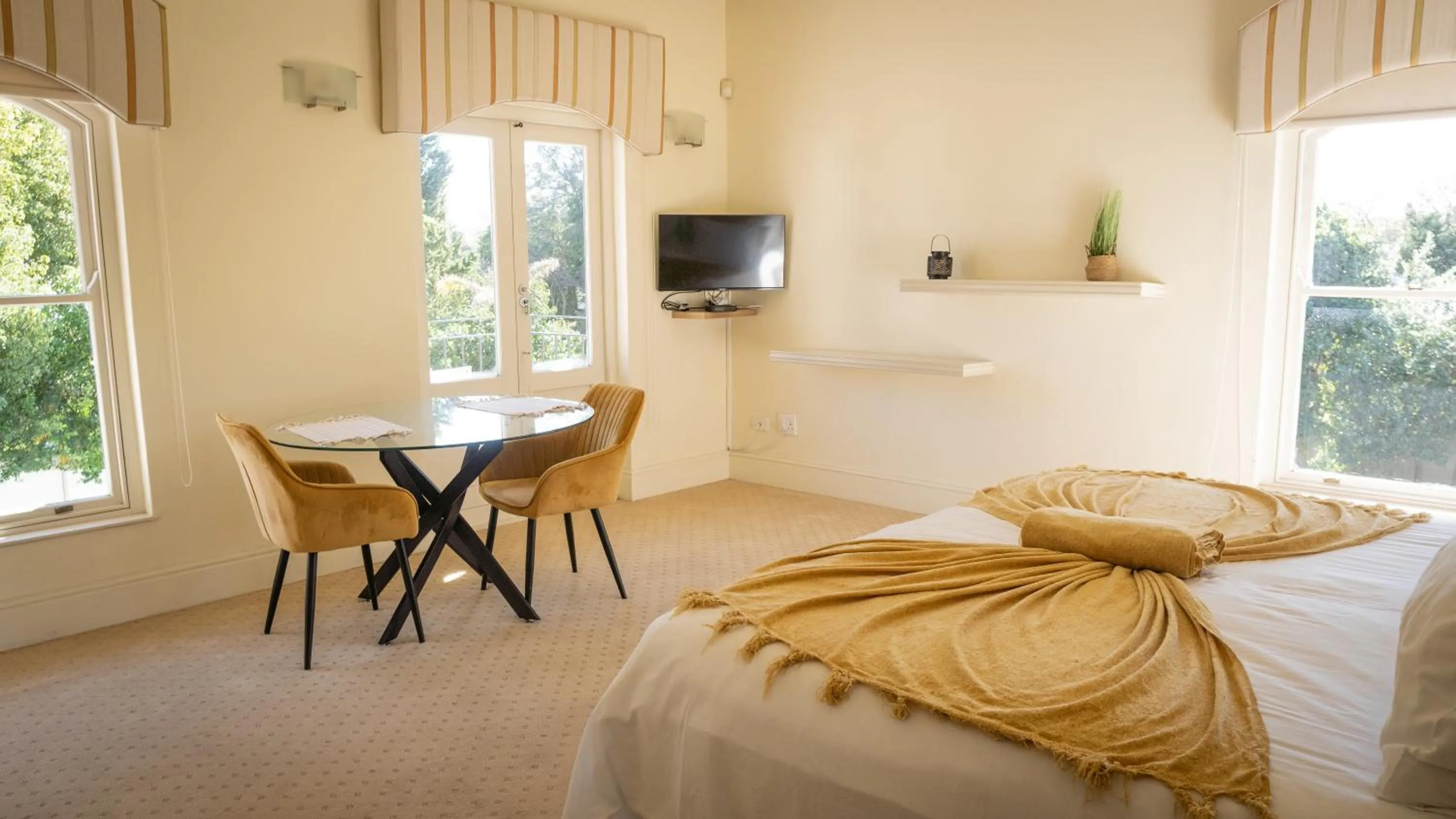 TV and multimedia, Bed in Rustic Manor Guest House