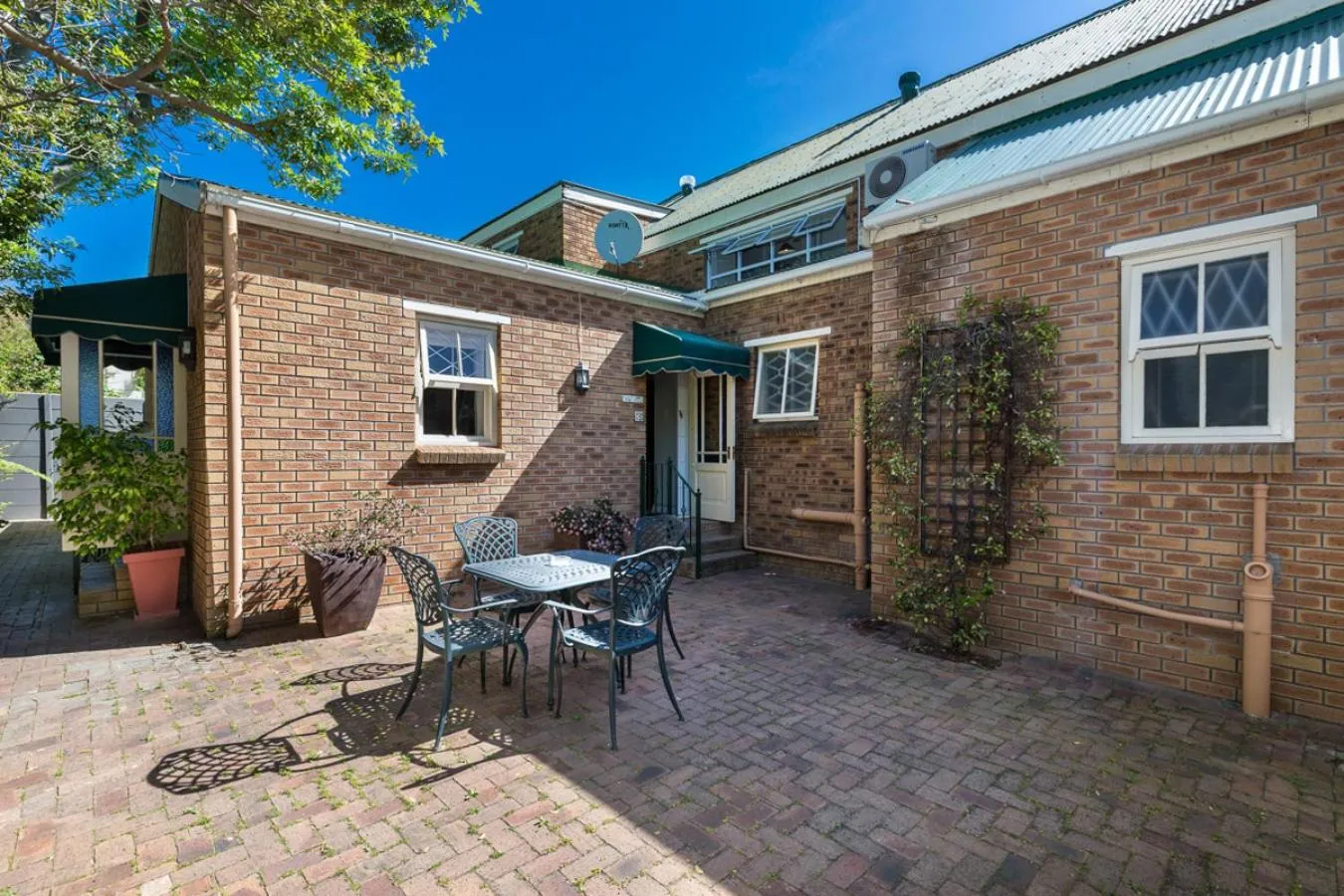 Property building in Rustic Manor Guest House