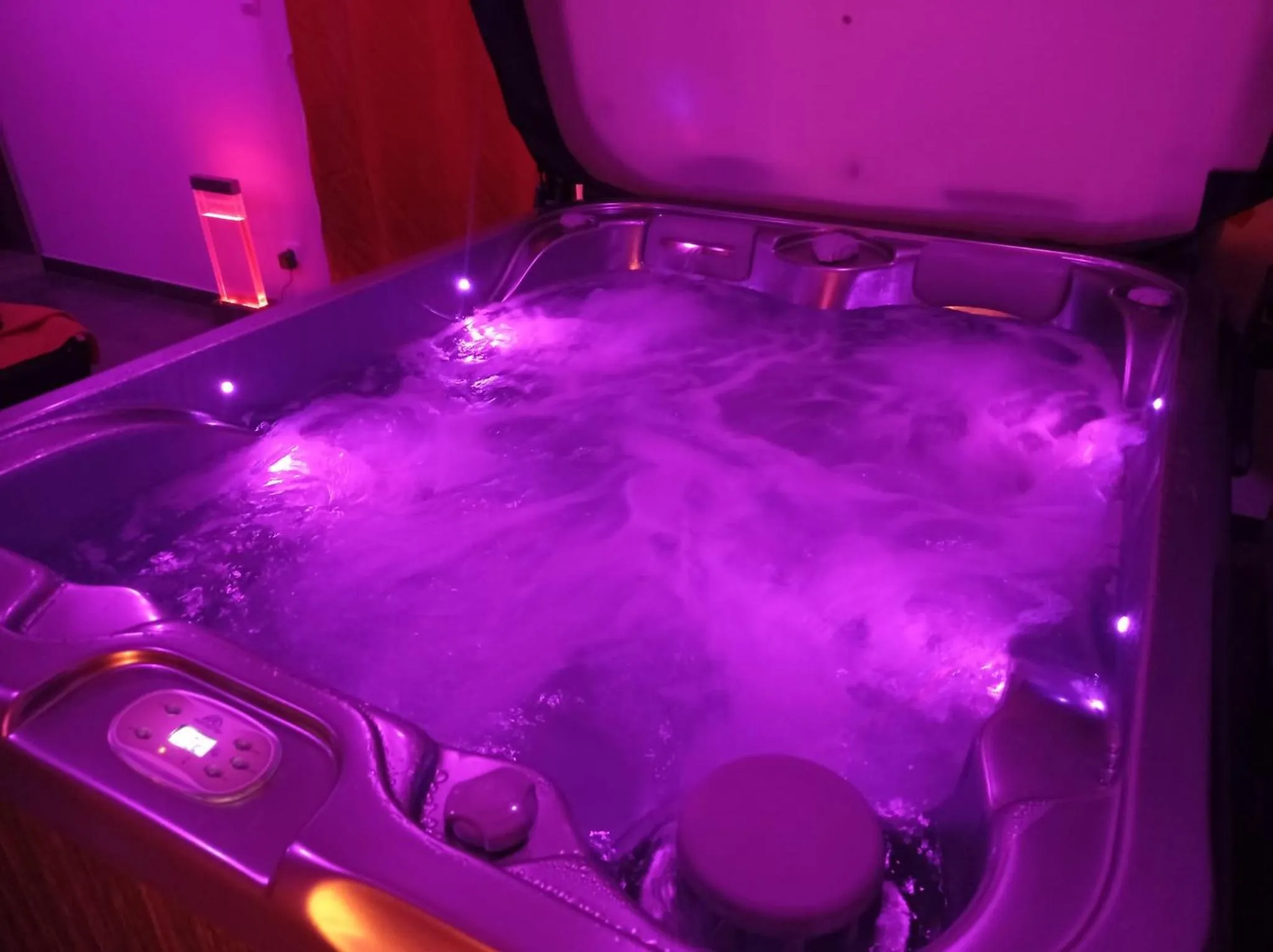 Hot Tub in Paradis Secret Spa