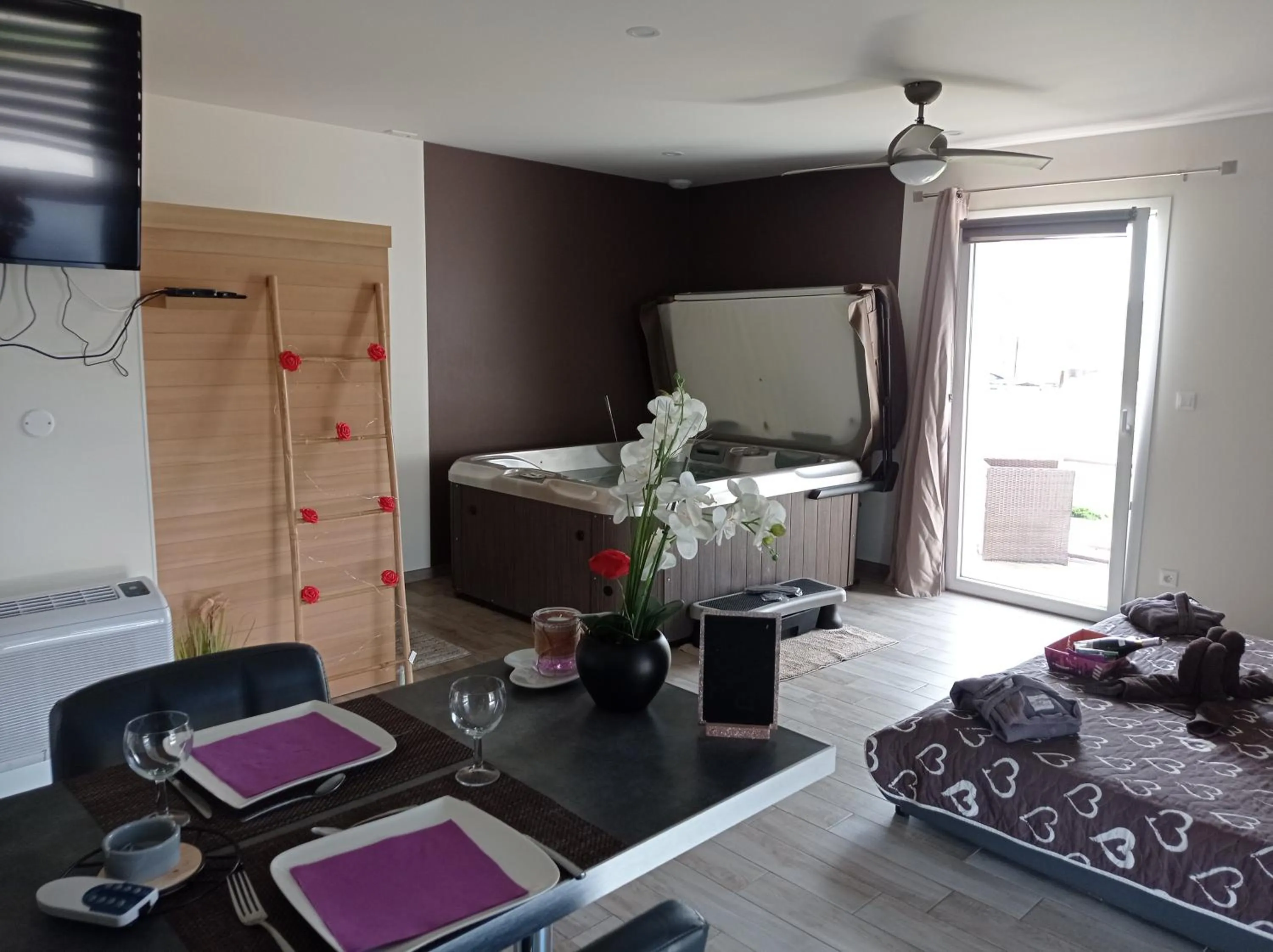 Photo of the whole room, Bed in Paradis Secret Spa