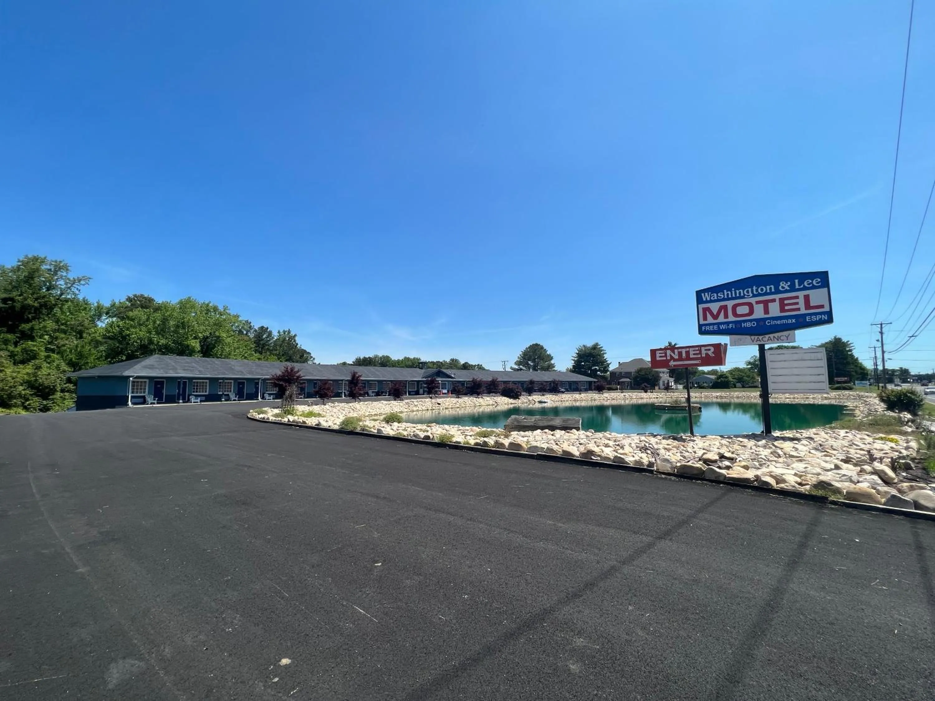 Property building in Washington & Lee Motel