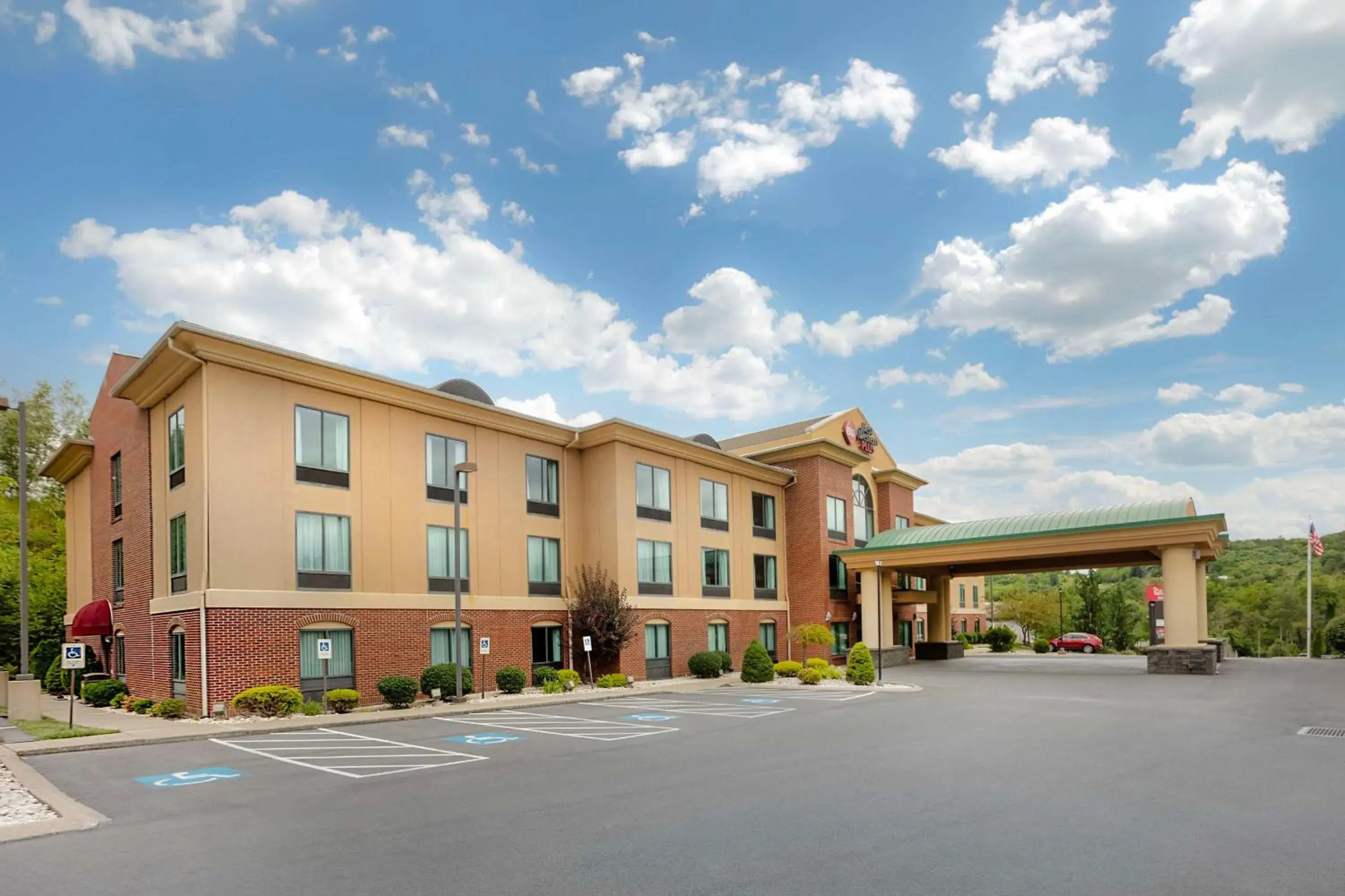 Property building in Best Western Plus Clearfield Property building in Best Western Plus Clearfield