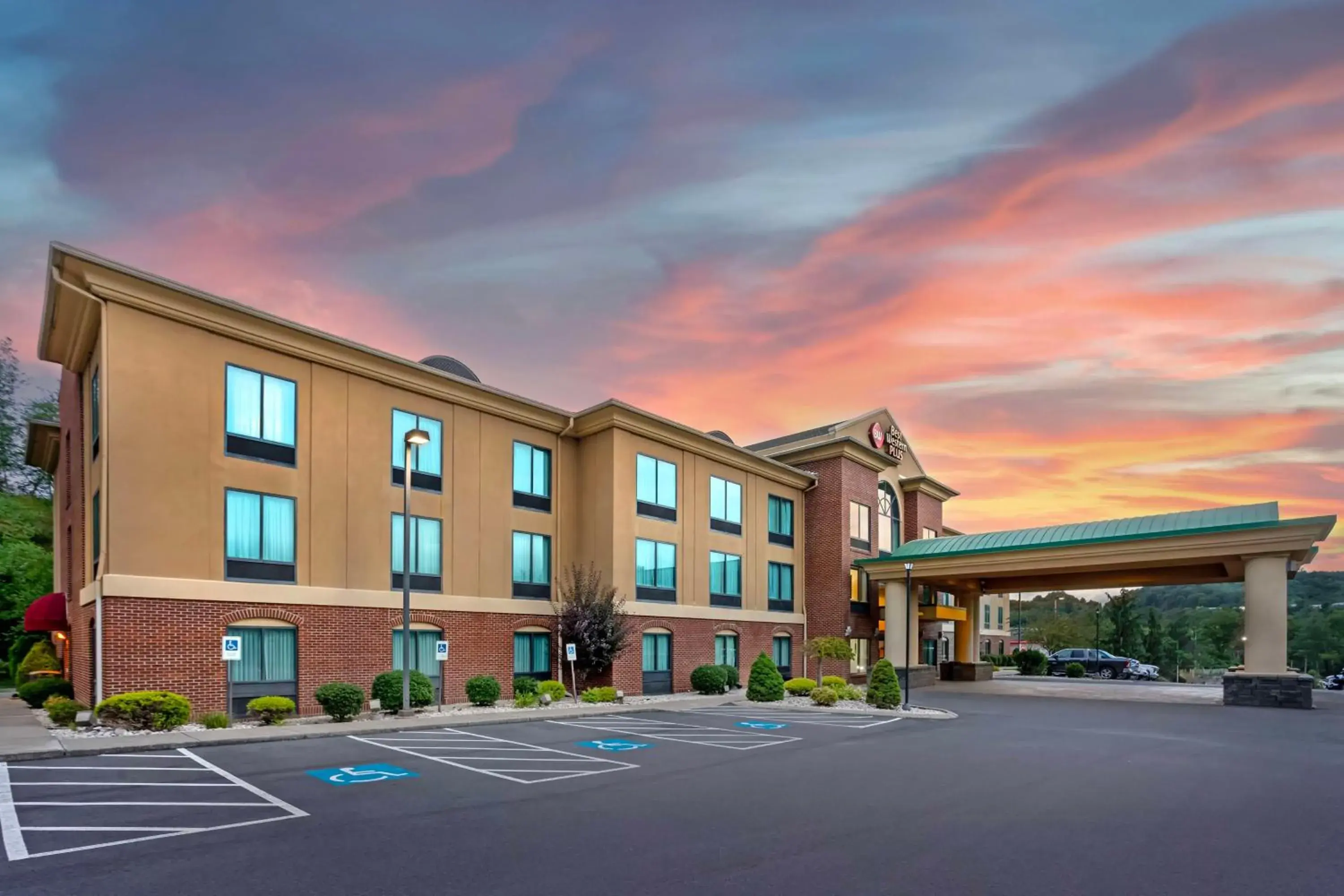 Property building in Best Western Plus Clearfield Property building in Best Western Plus Clearfield