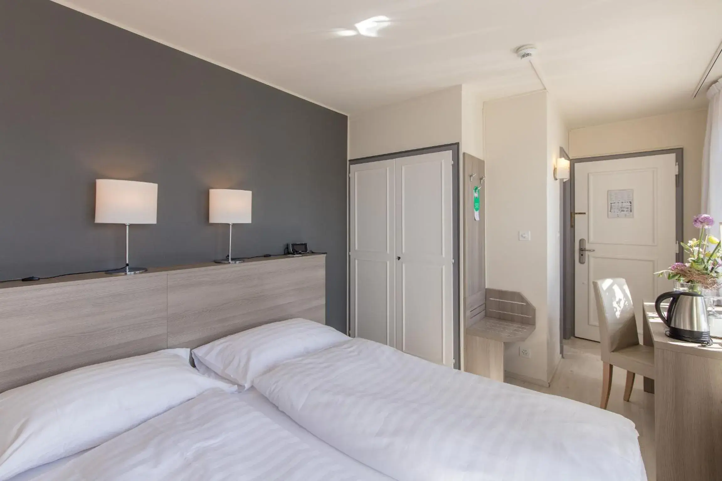 Standard Twin Room in Hôtel de la Rose Standard Twin Room in Hôtel de la Rose