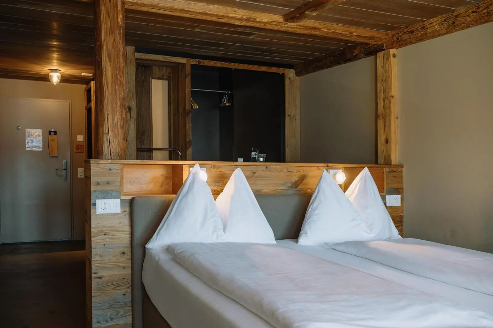 Bed in Alpenblick Weggis - Panorama & Alpen Chic Hotel