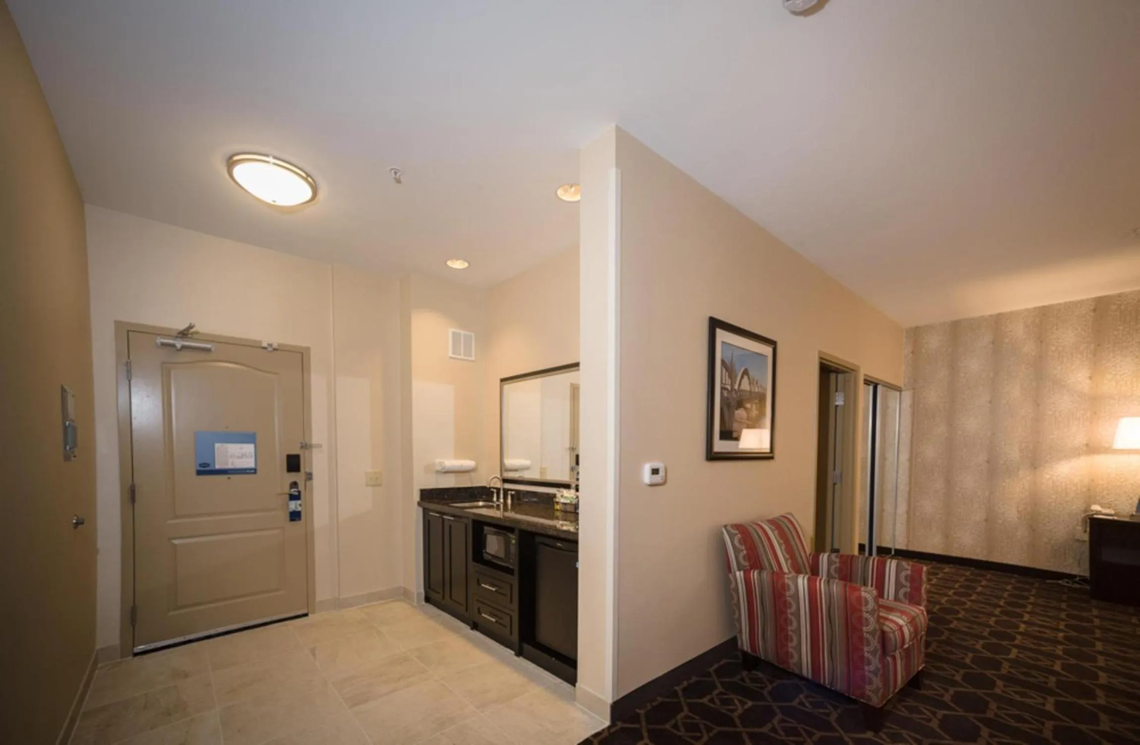 Kitchen or kitchenette in Hampton Inn by Hilton Fort Morgan