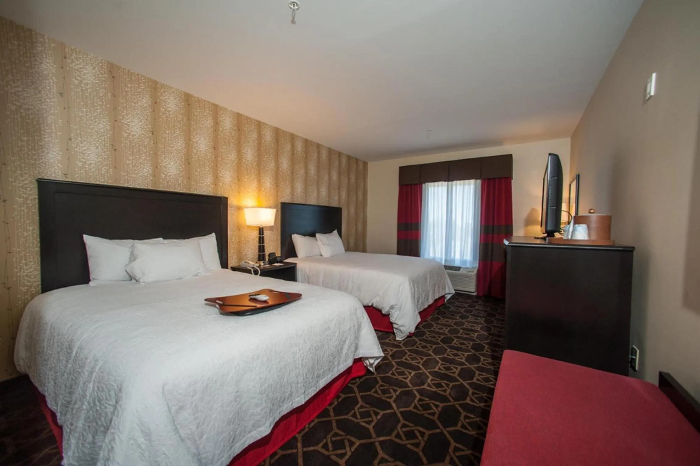 Bed in Hampton Inn by Hilton Fort Morgan