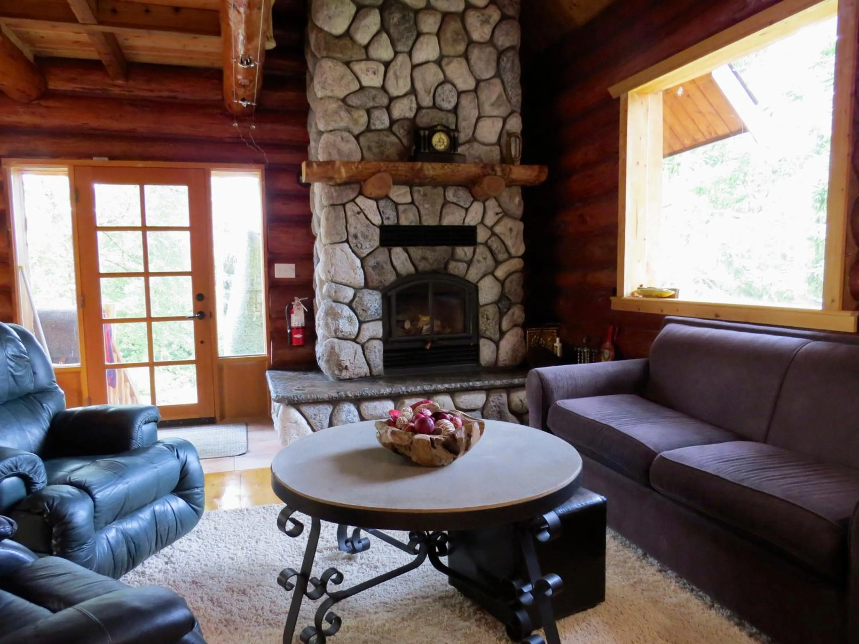 Living room in Handsome Dan's at Otter Point