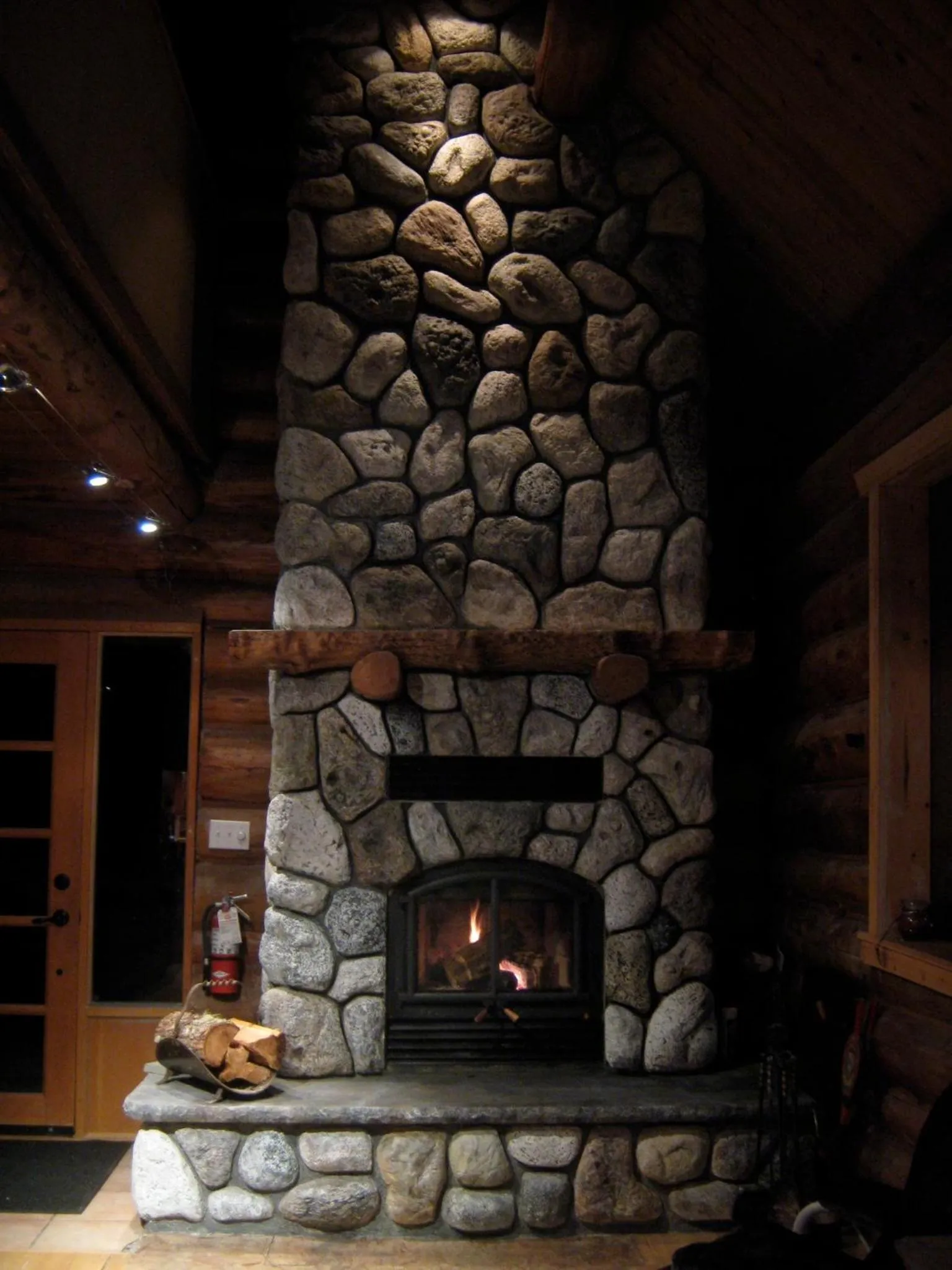 Living room in Handsome Dan's at Otter Point