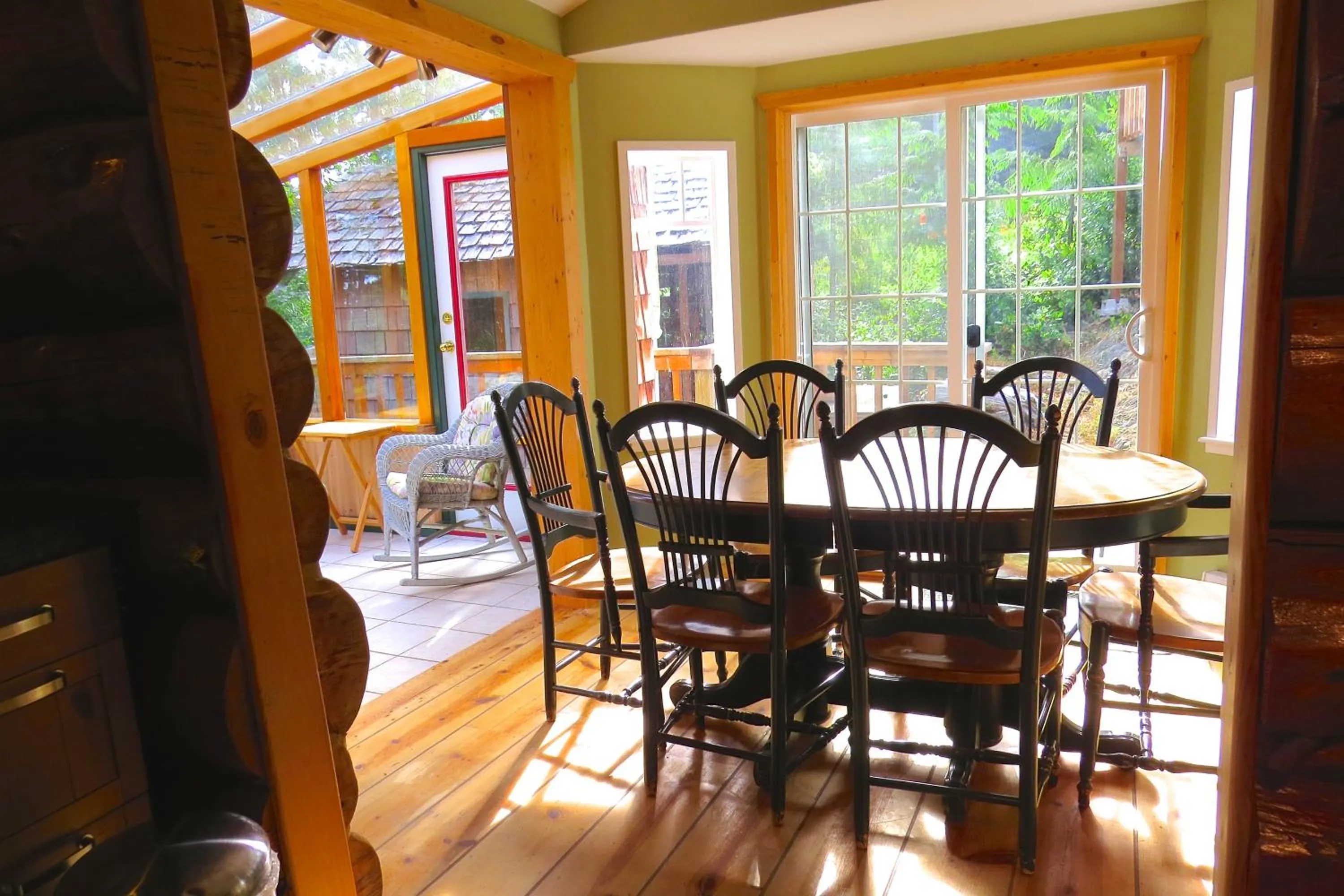 Dining area in Handsome Dan's at Otter Point