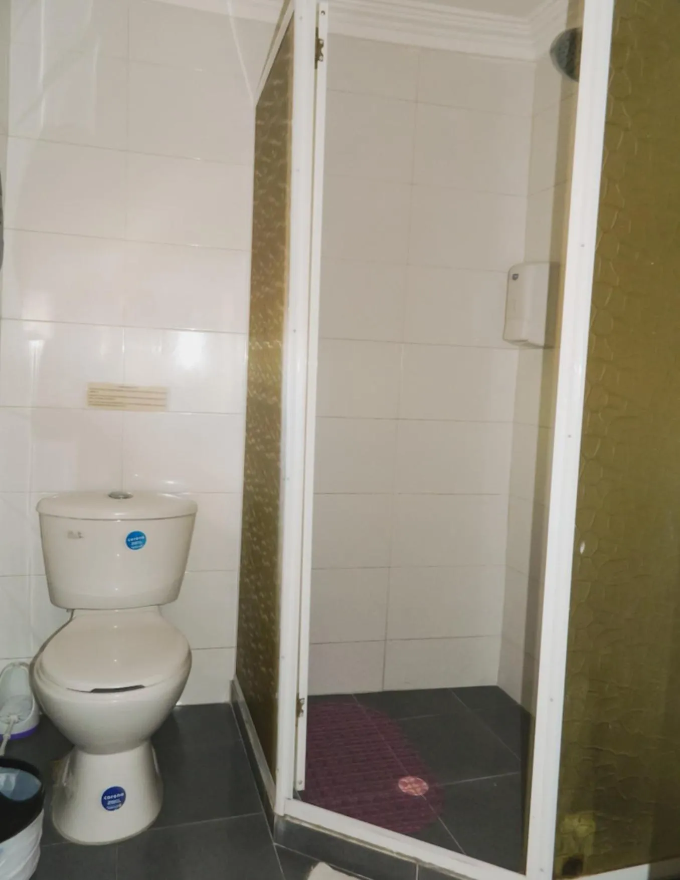 Toilet in Hostel Stingray