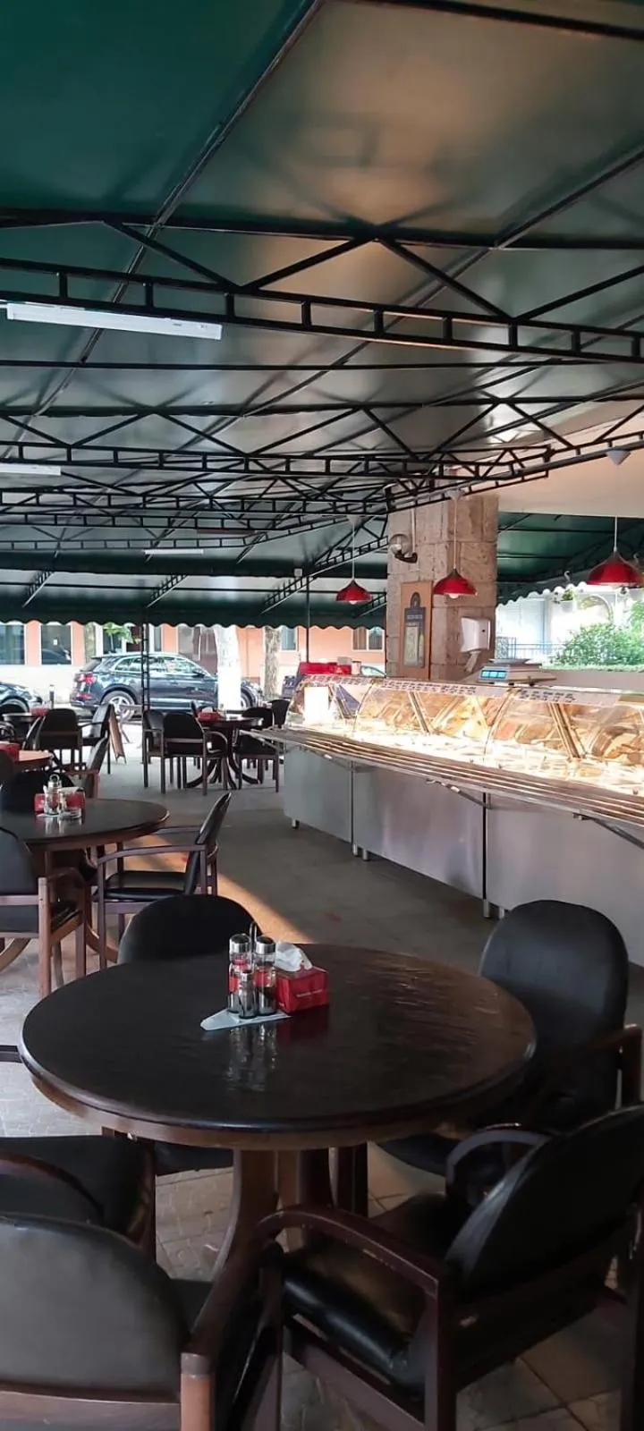 Restaurant/places to eat in LEBADA