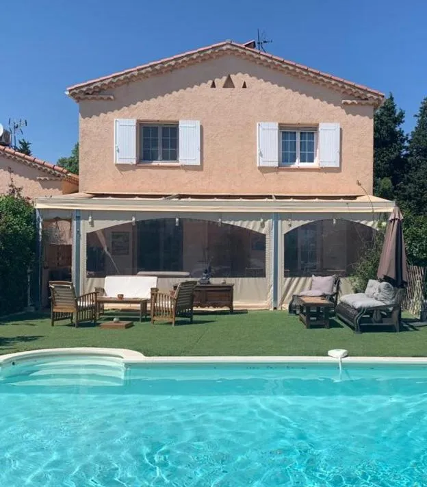 Property building in La Bastide Neuve des Oliviers