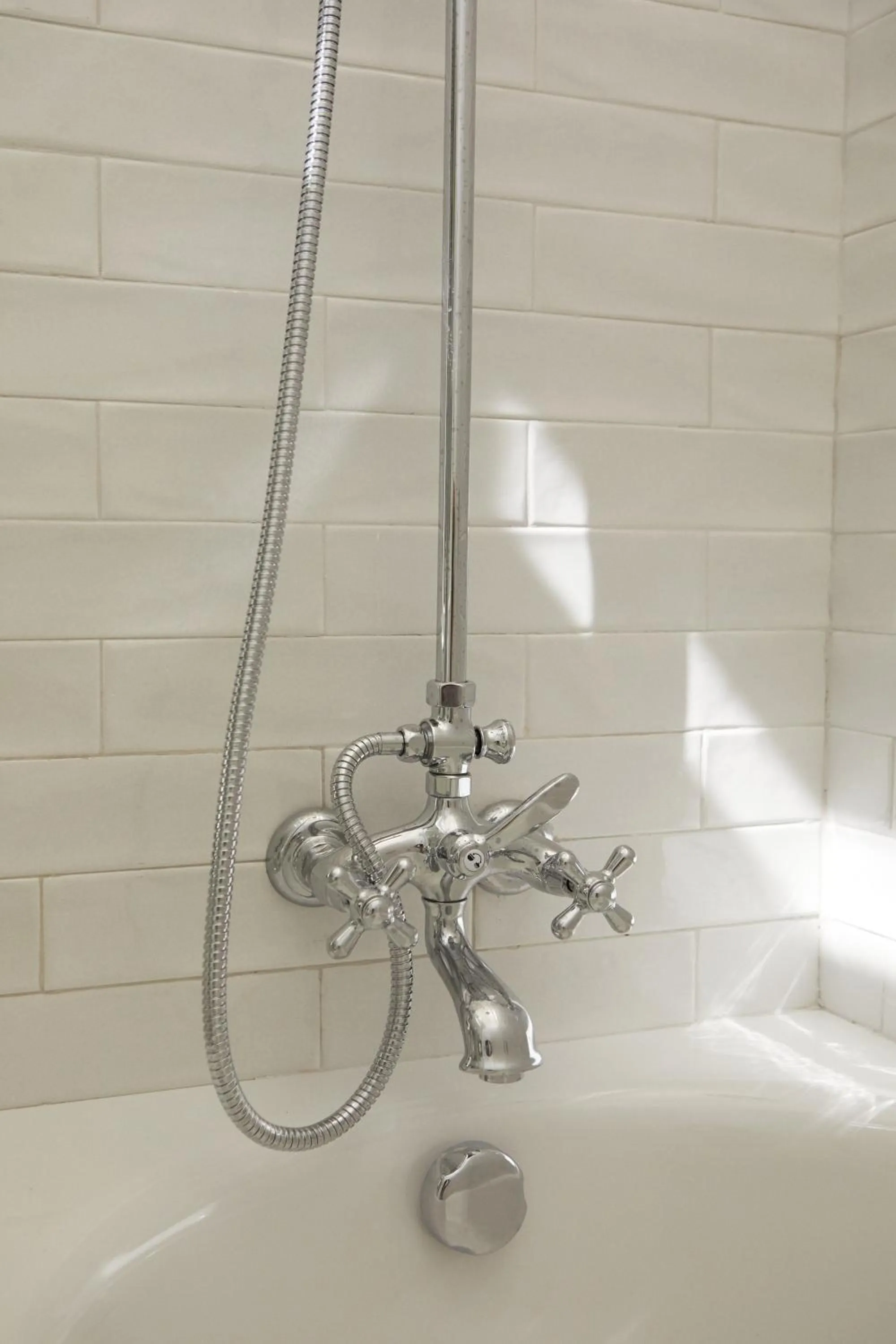 Shower in Hotel Caserio Aldeallana